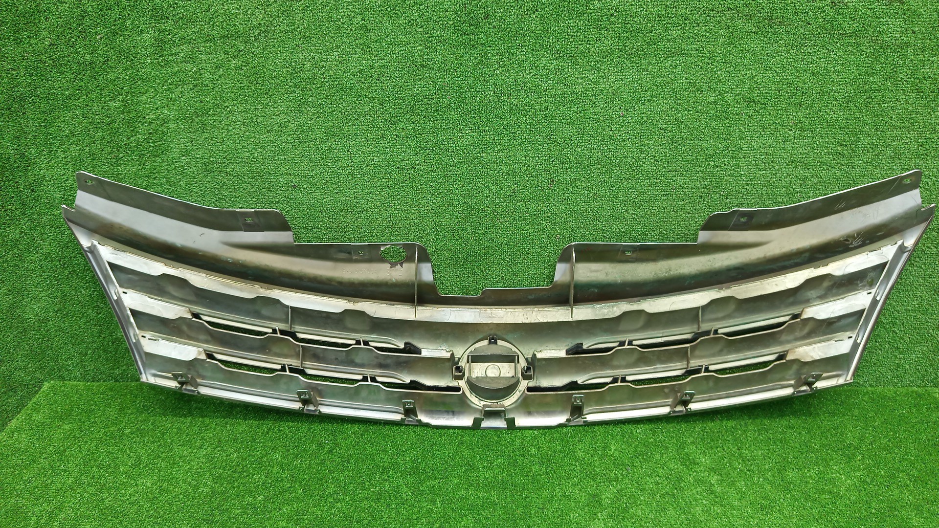 Решетка радиатора NISSAN PRESAGE TU31, TNU31, PU31, PNU31 62310-CN90A 2 ракурс