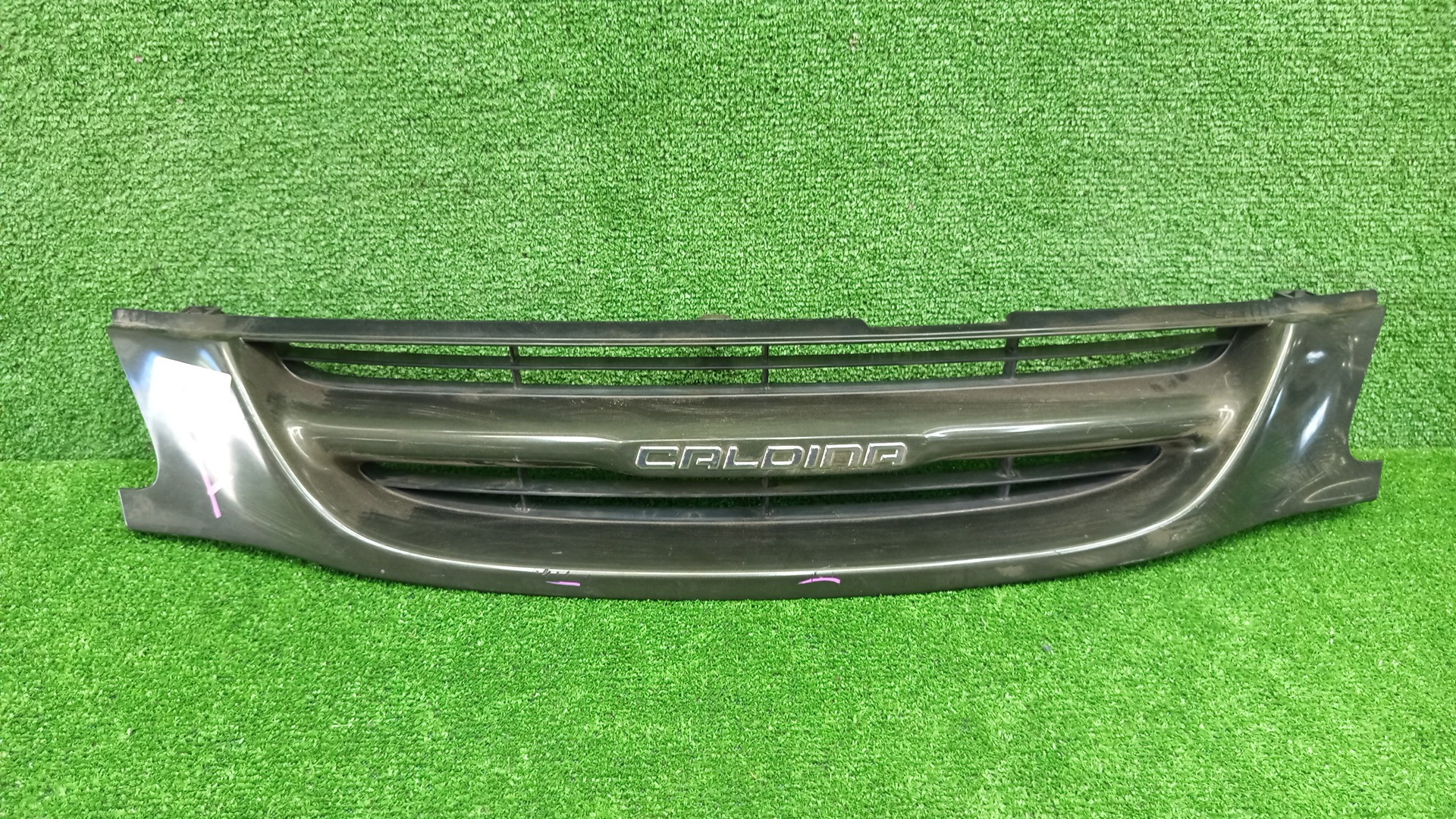 Решетка радиатора TOYOTA CALDINA ST215W, ST210G, ST215G, CT216, ST210, AT211, ST215, CT216G, AT211G 53111-21040 1 ракурс