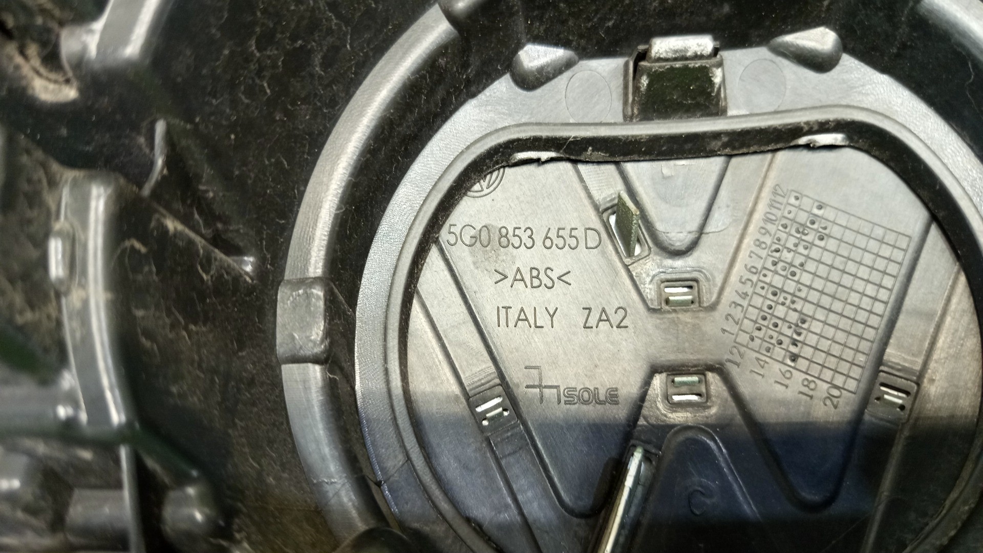 Решетка радиатора VOLKSWAGEN GOLF MK7, 5G1 5G0853653C 3 ракурс