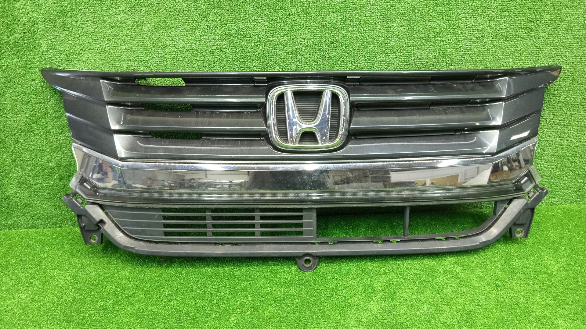 Решетка радиатора HONDA N-WGN JH2 71125-T6G-J01-M1 1 ракурс