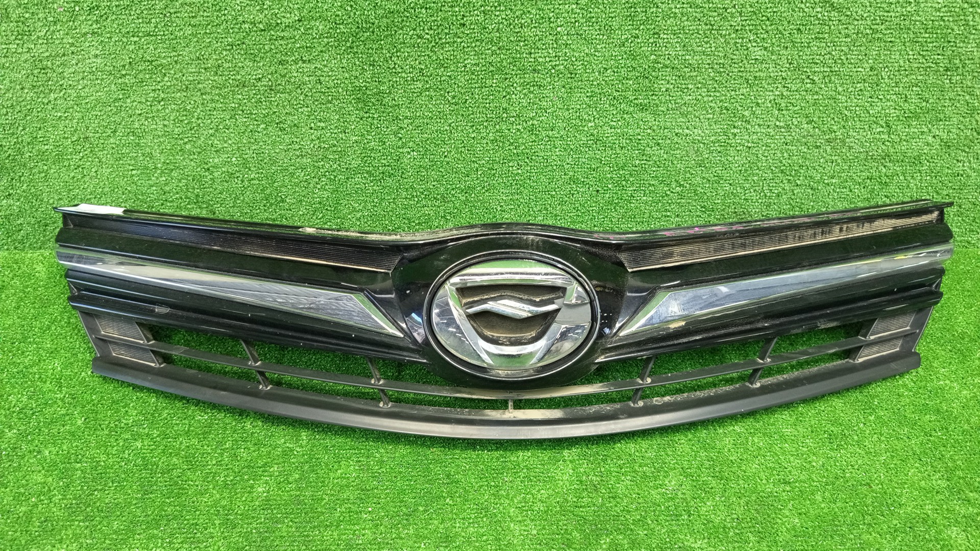 Решетка радиатора TOYOTA COROLLA FIELDER, COROLLA  AXIO ZRE162G, NZE164G, NZE161G, NKE165G, NRE161G, NZE161, NZE164, NRE161, NKE165, ZRE162, NRE160 53111-12B30 1 ракурс