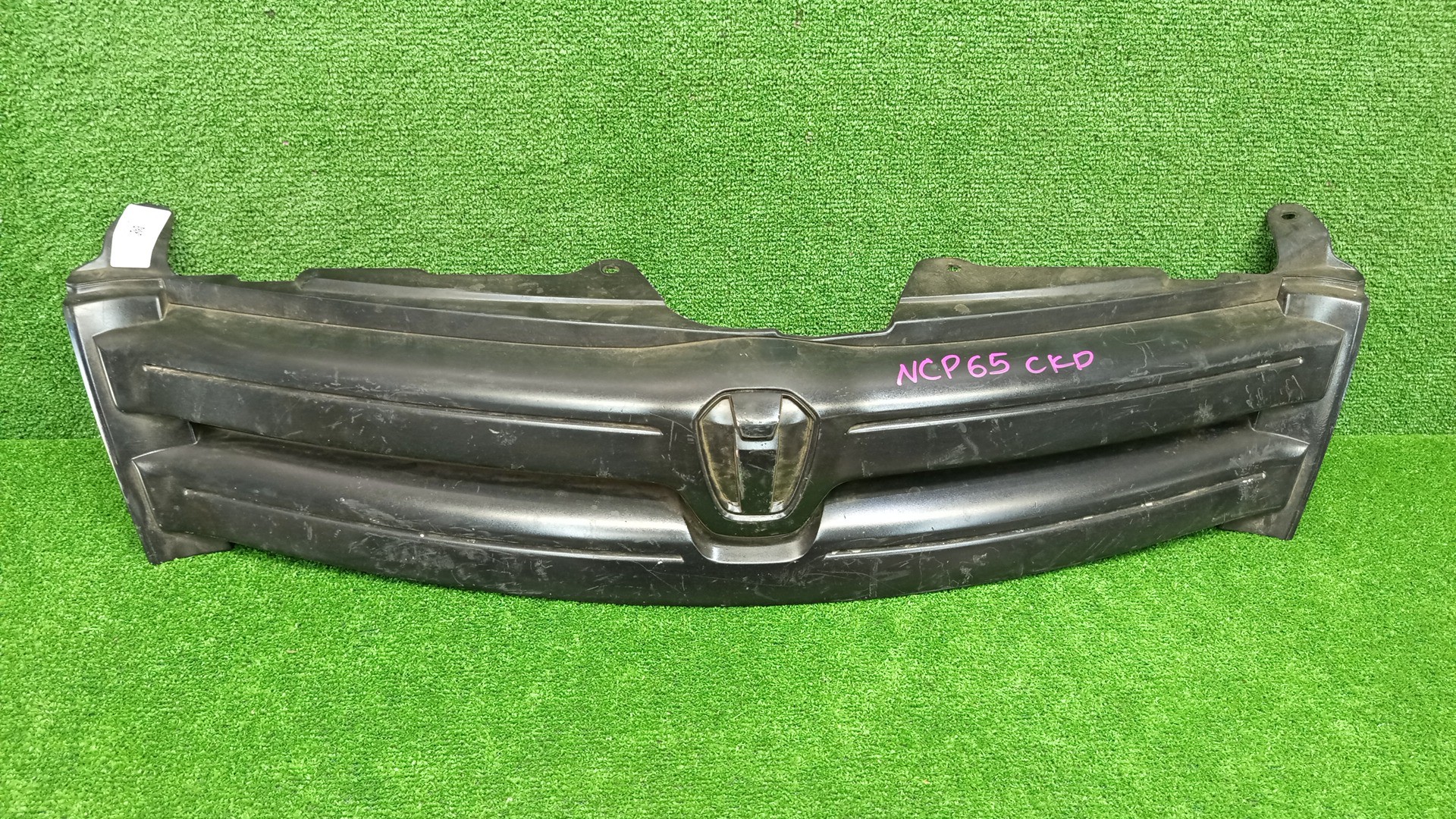 Решетка радиатора TOYOTA IST NCP60, NCP65, NCP61 53111-52190 1 ракурс
