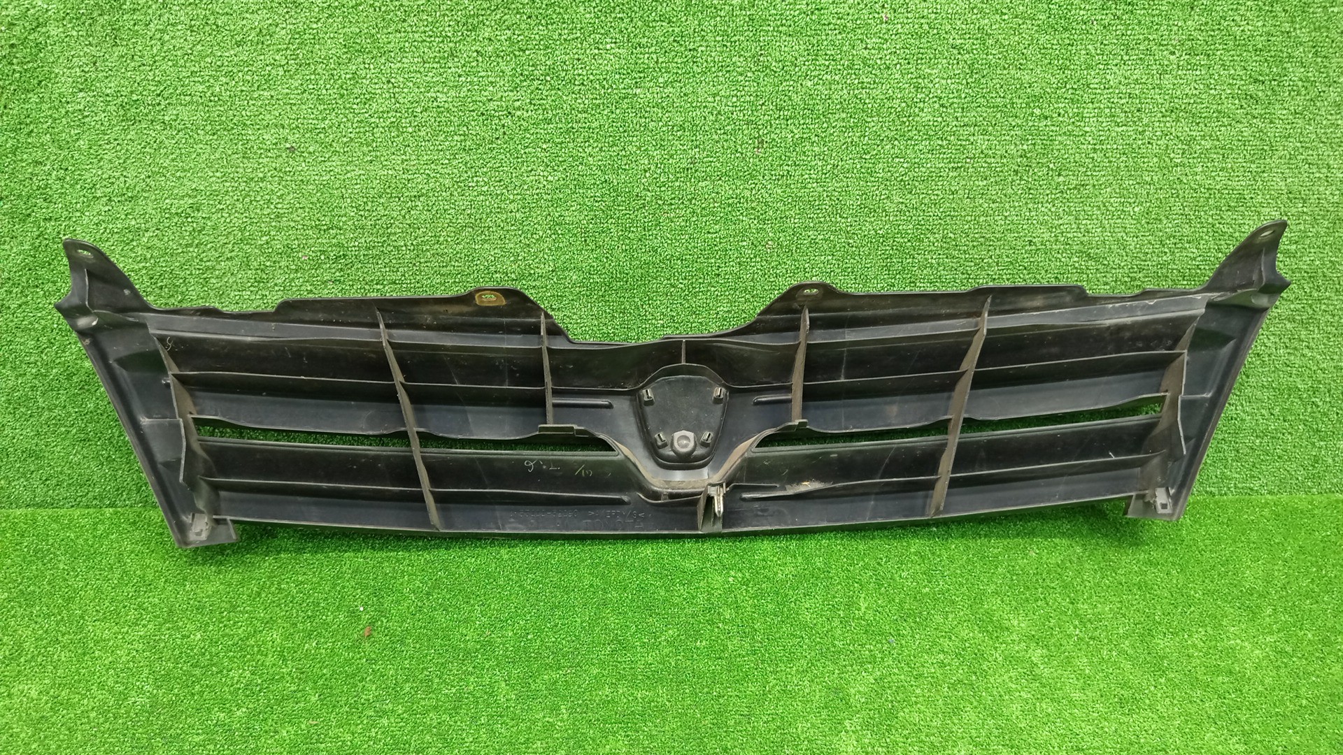 Решетка радиатора TOYOTA IST NCP60, NCP65, NCP61 53111-52190 2 ракурс