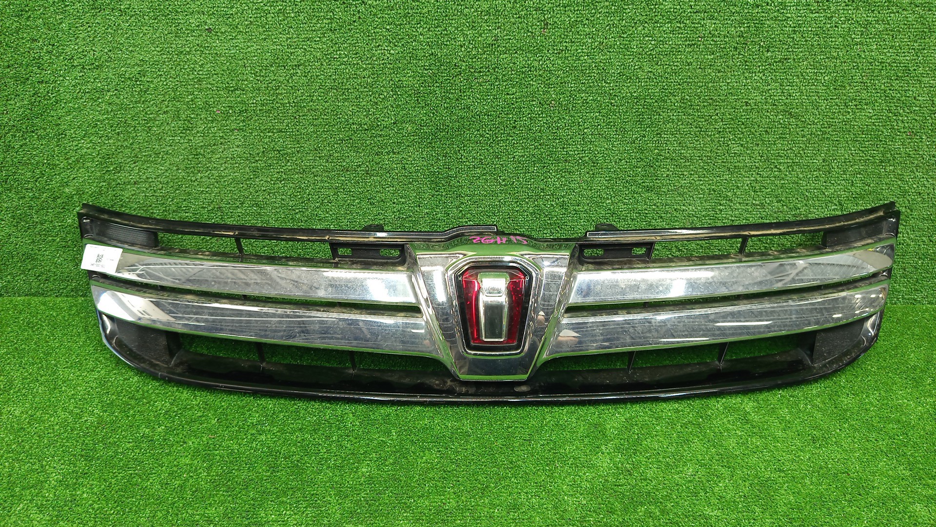 Решетка радиатора TOYOTA ISIS ZNM10, ZNM10W, ANM10, ANM10W, ANM15, ANM15W, ZGM10, ZGM10W, ZGM11, ZGM11W, ZGM15, ZGM15W, ANM10G, ZGM10G, ANM15G, ZNM10G, ZGM11G, ZGM15G 53114-44010 1 ракурс