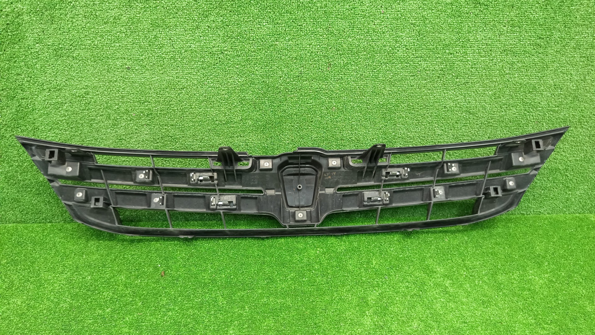 Решетка радиатора TOYOTA ISIS ZNM10, ZNM10W, ANM10, ANM10W, ANM15, ANM15W, ZGM10, ZGM10W, ZGM11, ZGM11W, ZGM15, ZGM15W, ANM10G, ZGM10G, ANM15G, ZNM10G, ZGM11G, ZGM15G 53114-44010 2 ракурс