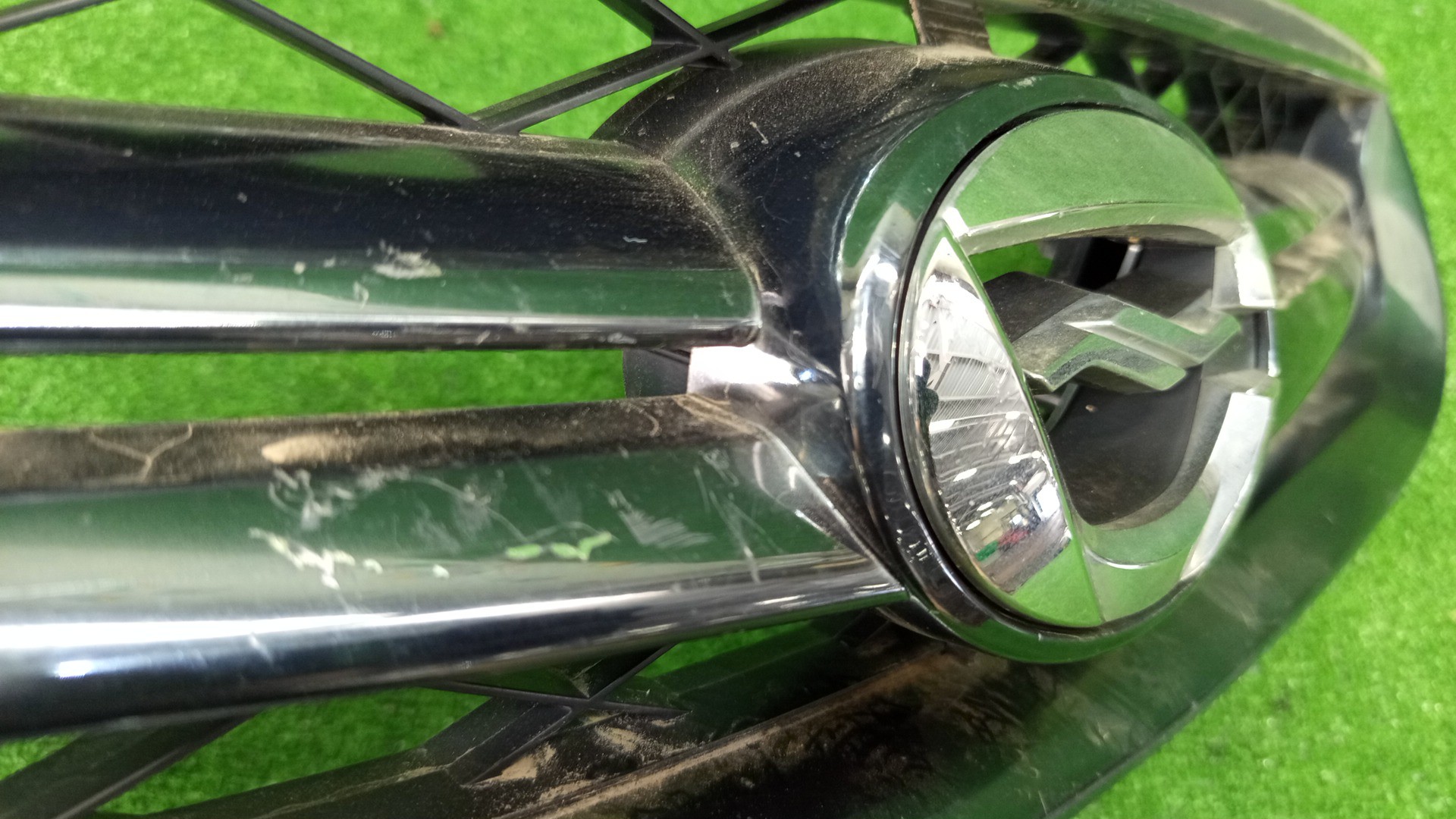Решетка радиатора TOYOTA COROLLA FIELDER NZE141G 53101-13210 4 ракурс