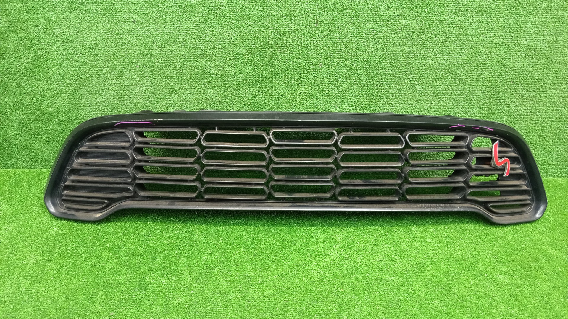 Решетка радиатора MINI COUNTRYMAN R60 9807476 1 ракурс