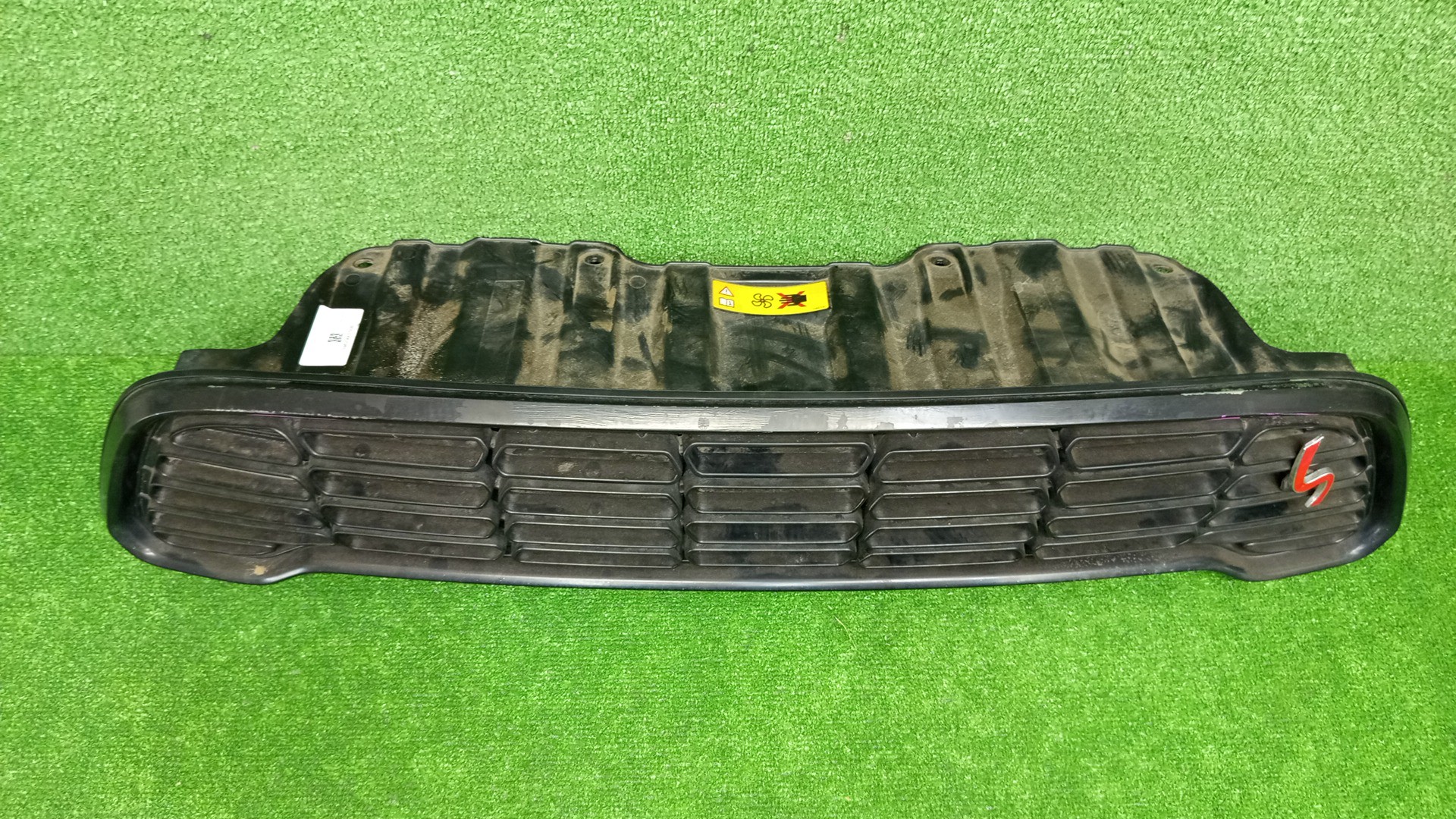 Решетка радиатора MINI COUNTRYMAN R60 9807476 2 ракурс
