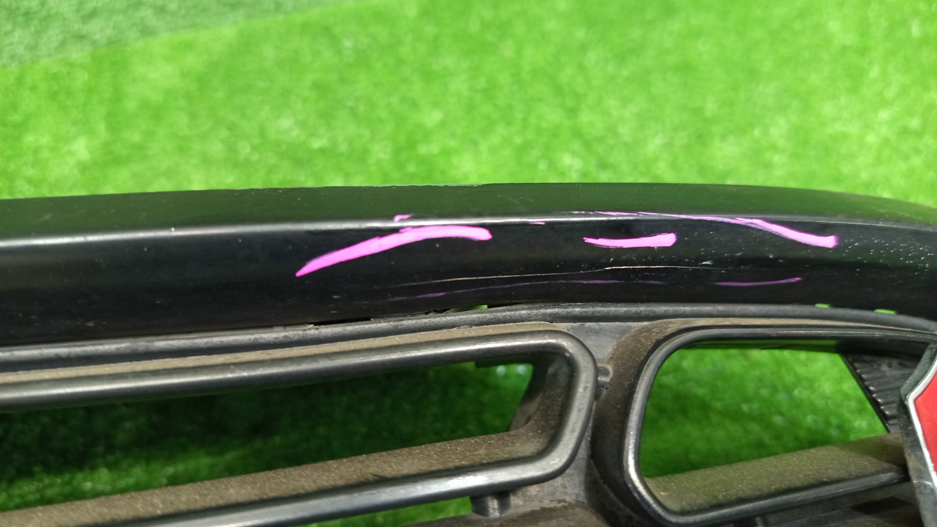 Решетка радиатора MINI COUNTRYMAN R60 9807476 5 ракурс