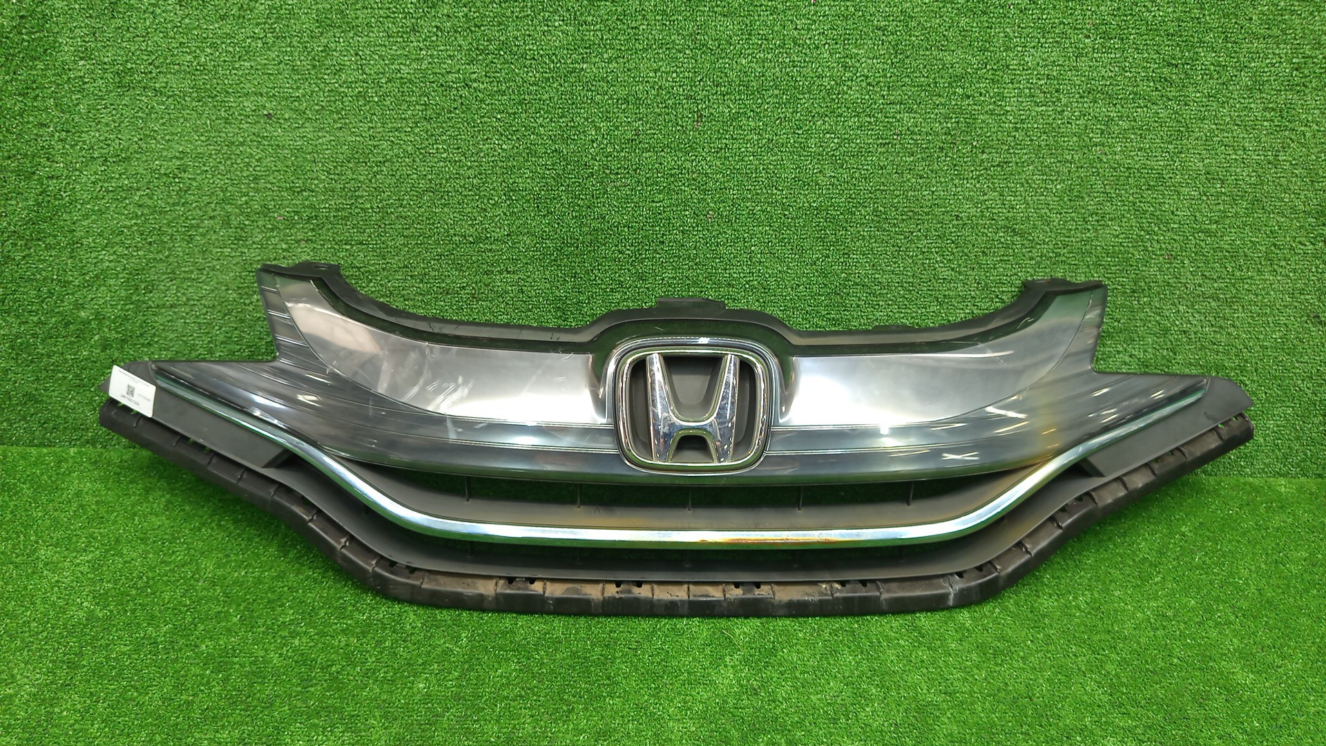Решетка радиатора HONDA FIT GP6, GP5 71121-T5C-003 1 ракурс