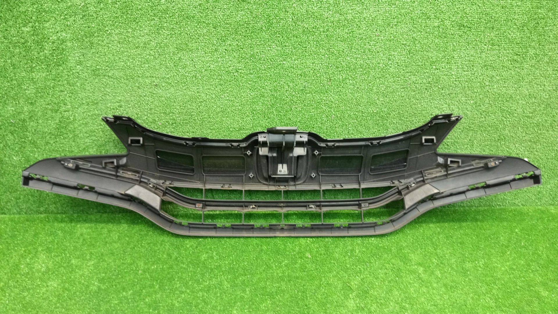 Решетка радиатора HONDA FIT GP6, GP5 71121-T5C-003 2 ракурс