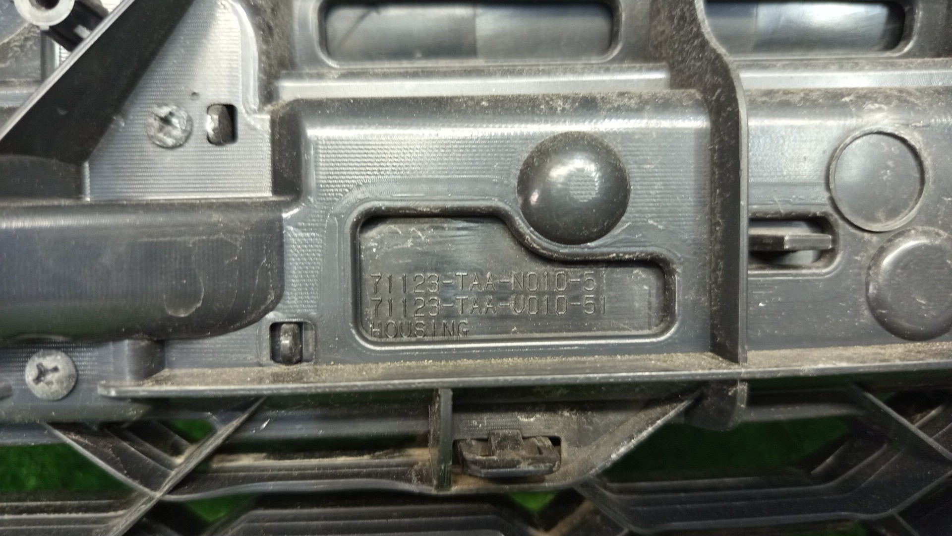 Решетка радиатора HONDA STEPWGN RP3 71123-TAA-N010-51 5 ракурс Решетка радиатора HONDA STEPWGN RP3 71123-TAA-N010-51 5 ракурс