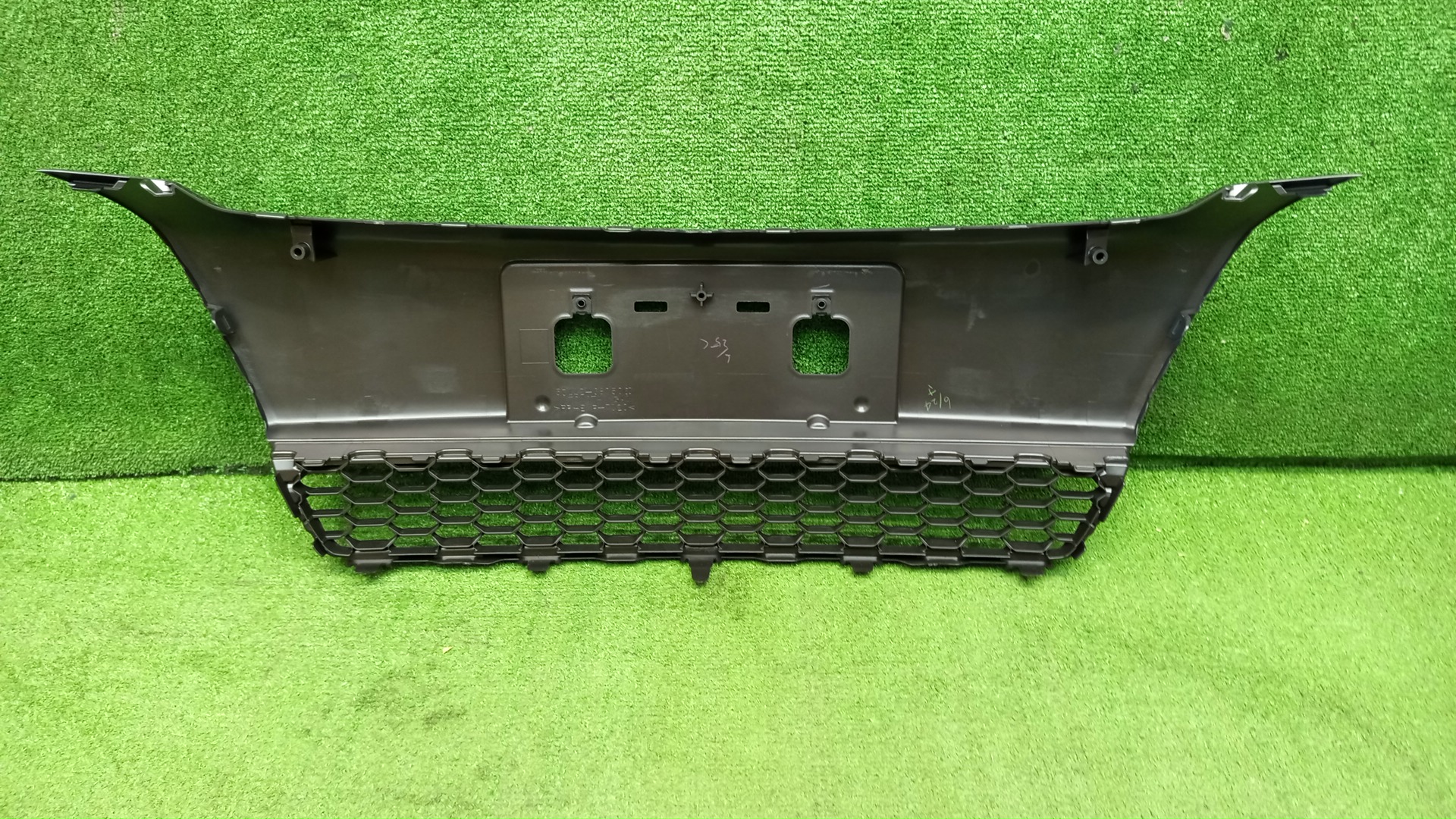 Решетка радиатора TOYOTA WISH ZGE20W, ZGE20G, ZGE25W, ZGE21G, ZGE22W, ZGE25G 53112-68050-B2 2 ракурс