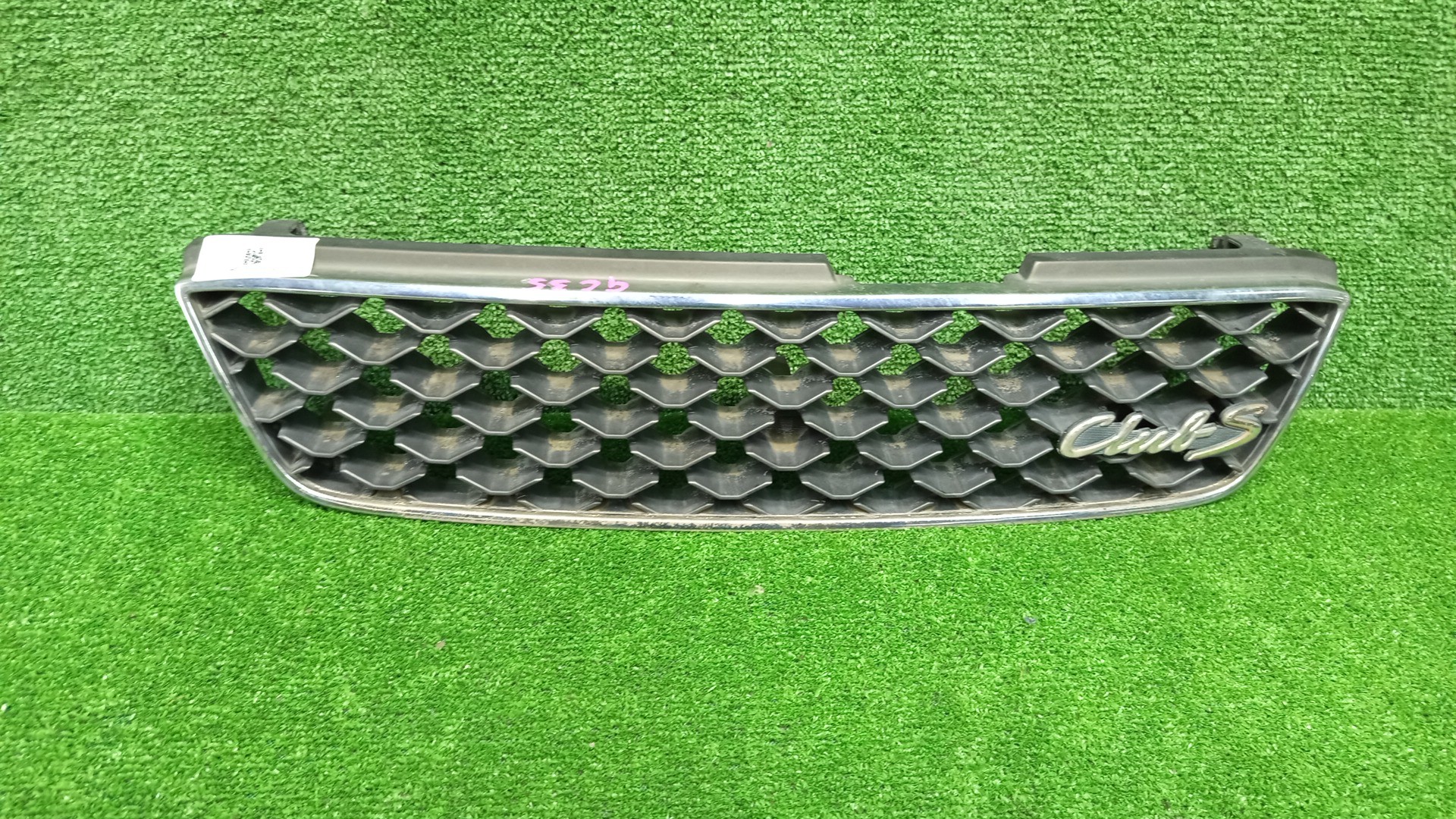 Решетка радиатора NISSAN LAUREL HC35, GNC35, GC35 62310-5L500 1 ракурс