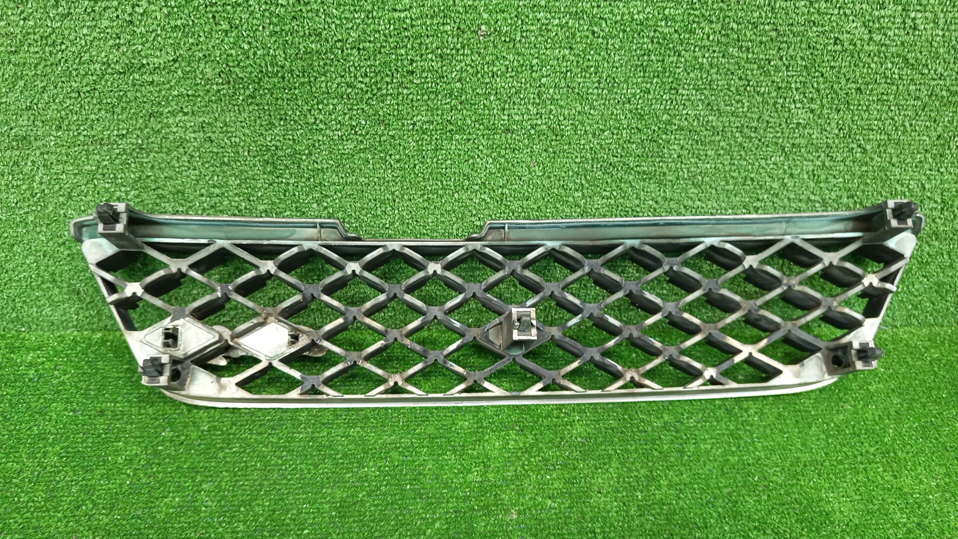 Решетка радиатора NISSAN LAUREL HC35, GNC35, GC35 62310-5L500 2 ракурс