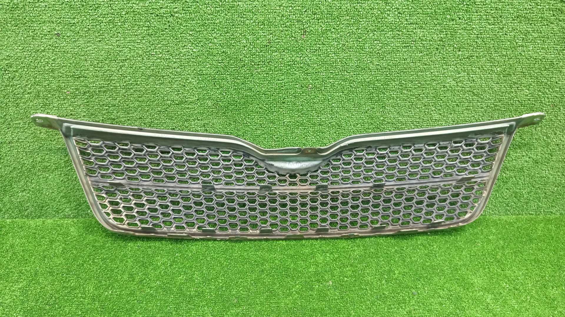 Решетка радиатора TOYOTA COROLLA, COROLLA FIELDER ZZE124, NZE121, NZE120, ZZE122, NZE124, CE121, NZE121G, ZZE123G, ZZE124G, ZZE122G, NZE124G , 1NZ-FE, 1ZZ-FE 53111-13340 2 ракурс