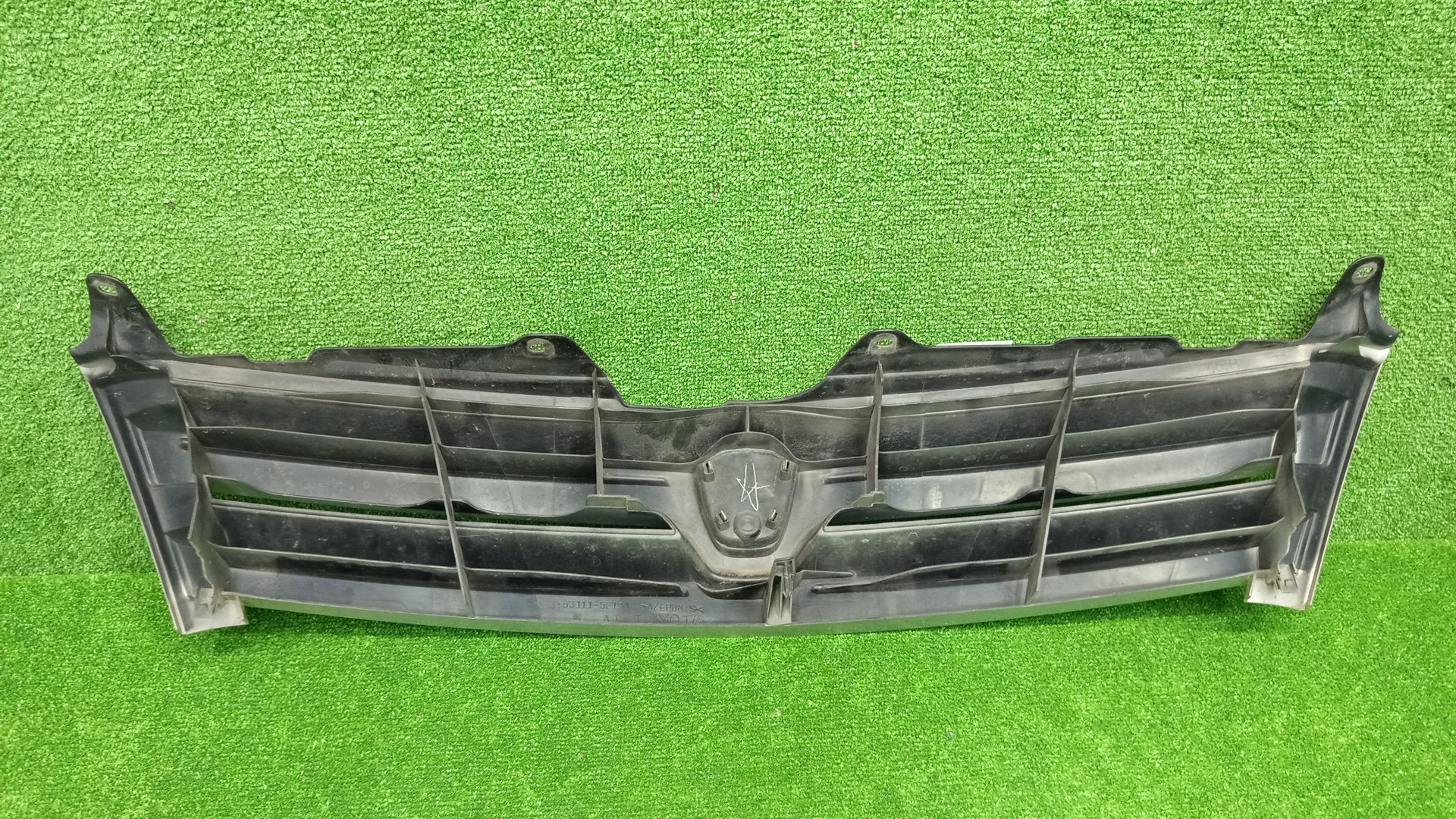 Решетка радиатора TOYOTA IST NCP60, NCP65, NCP61 53111-52190 3 ракурс