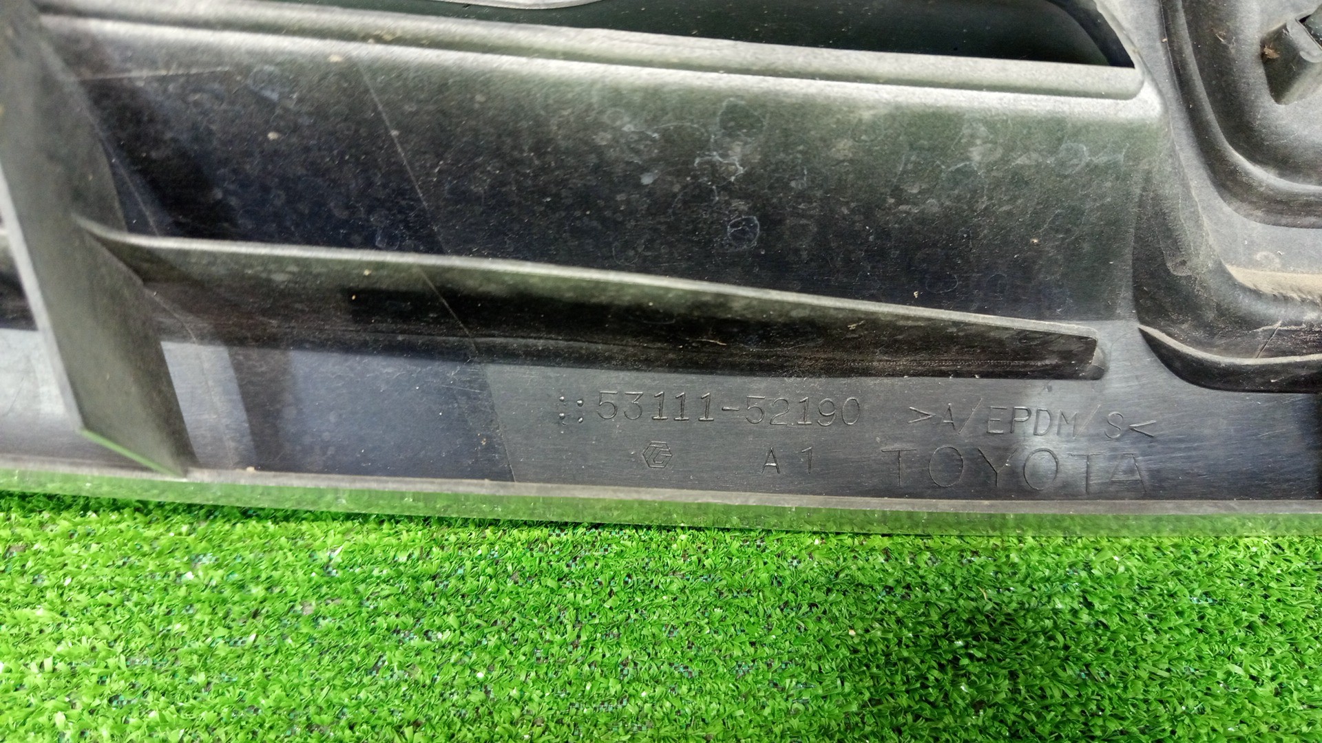 Решетка радиатора TOYOTA IST NCP60, NCP65, NCP61 53111-52190 4 ракурс