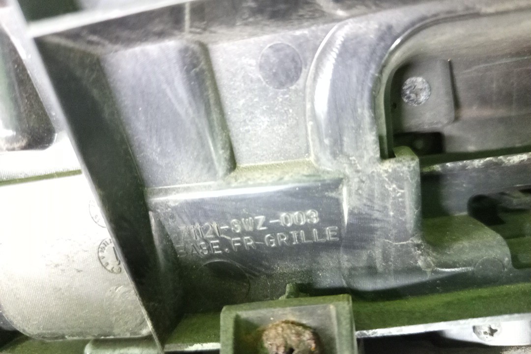 Решетка радиатора HONDA FREED SPIKE GP3 71121-SWZ-003 3 ракурс