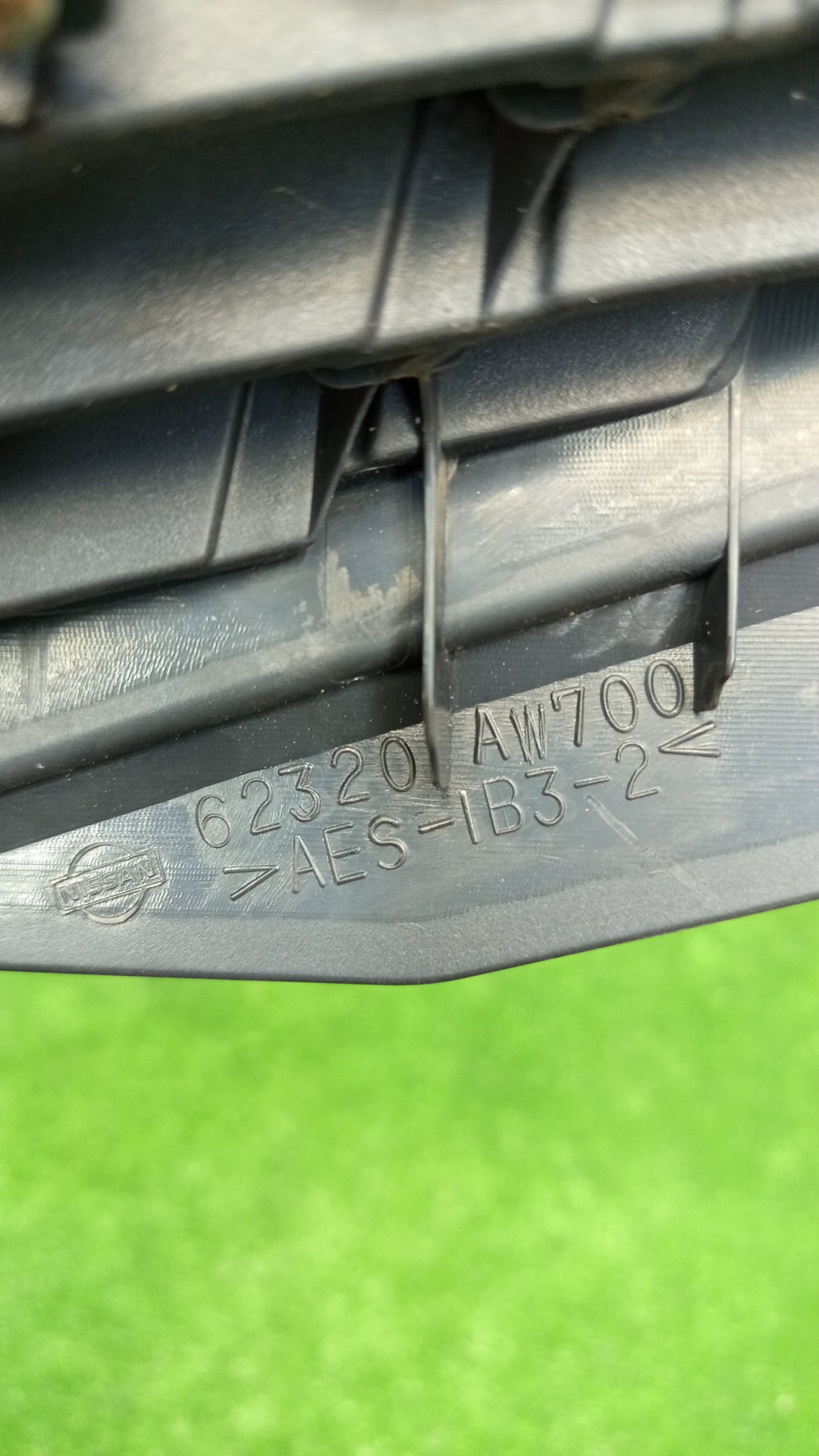 Решетка радиатора правая NISSAN PRIMERA TP12 62320-AW700 3 ракурс
