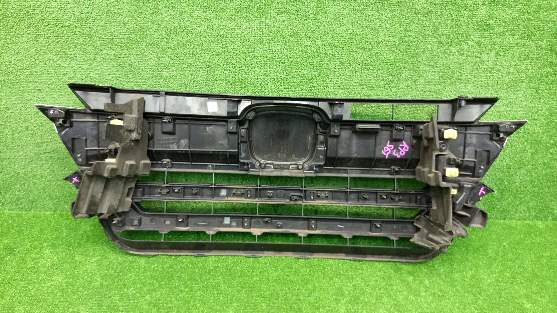 Решетка радиатора HONDA STEPWGN RP3 71121-TAA-J01-M1 2 ракурс
