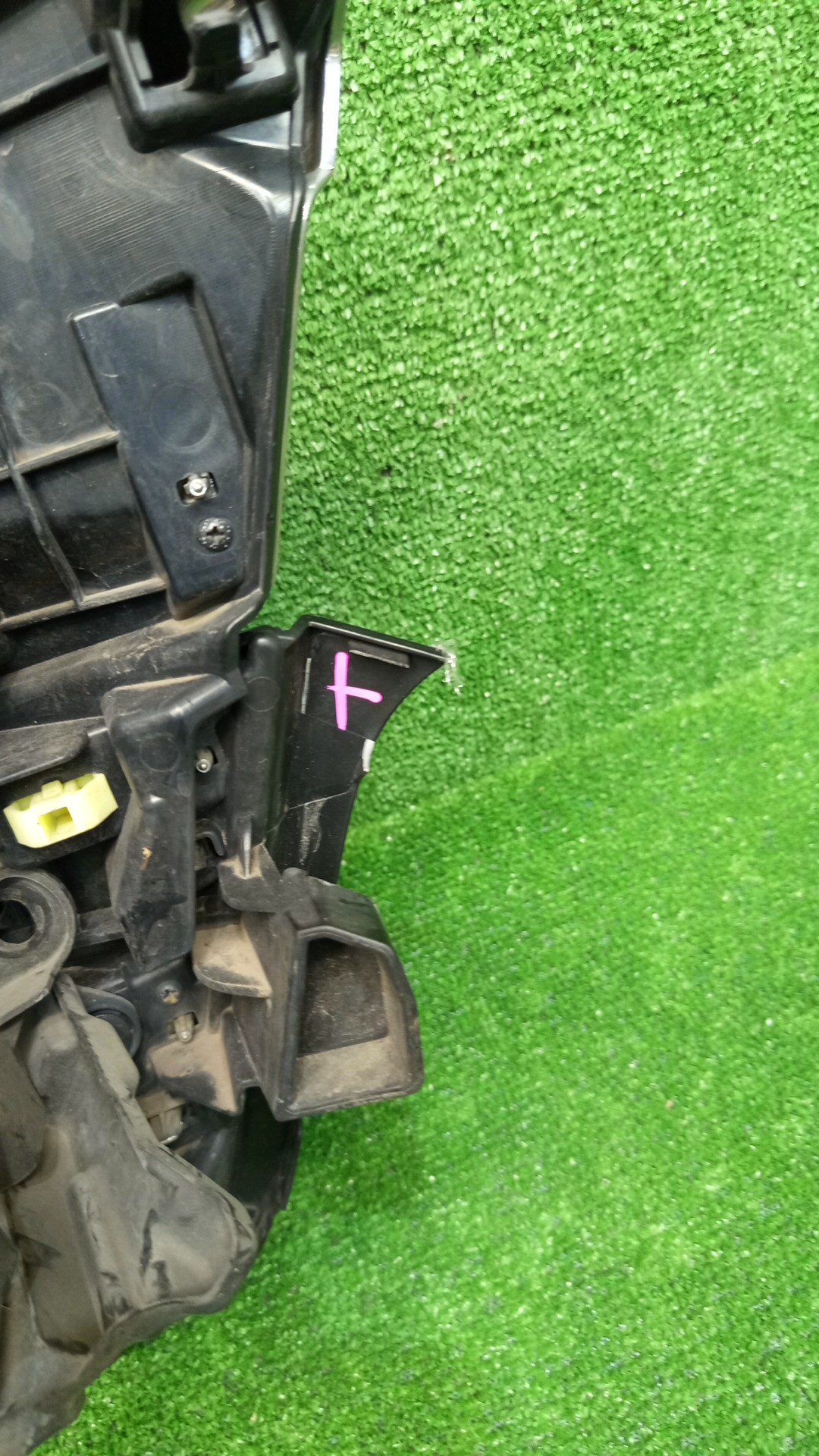 Решетка радиатора HONDA STEPWGN RP3 71121-TAA-J01-M1 4 ракурс