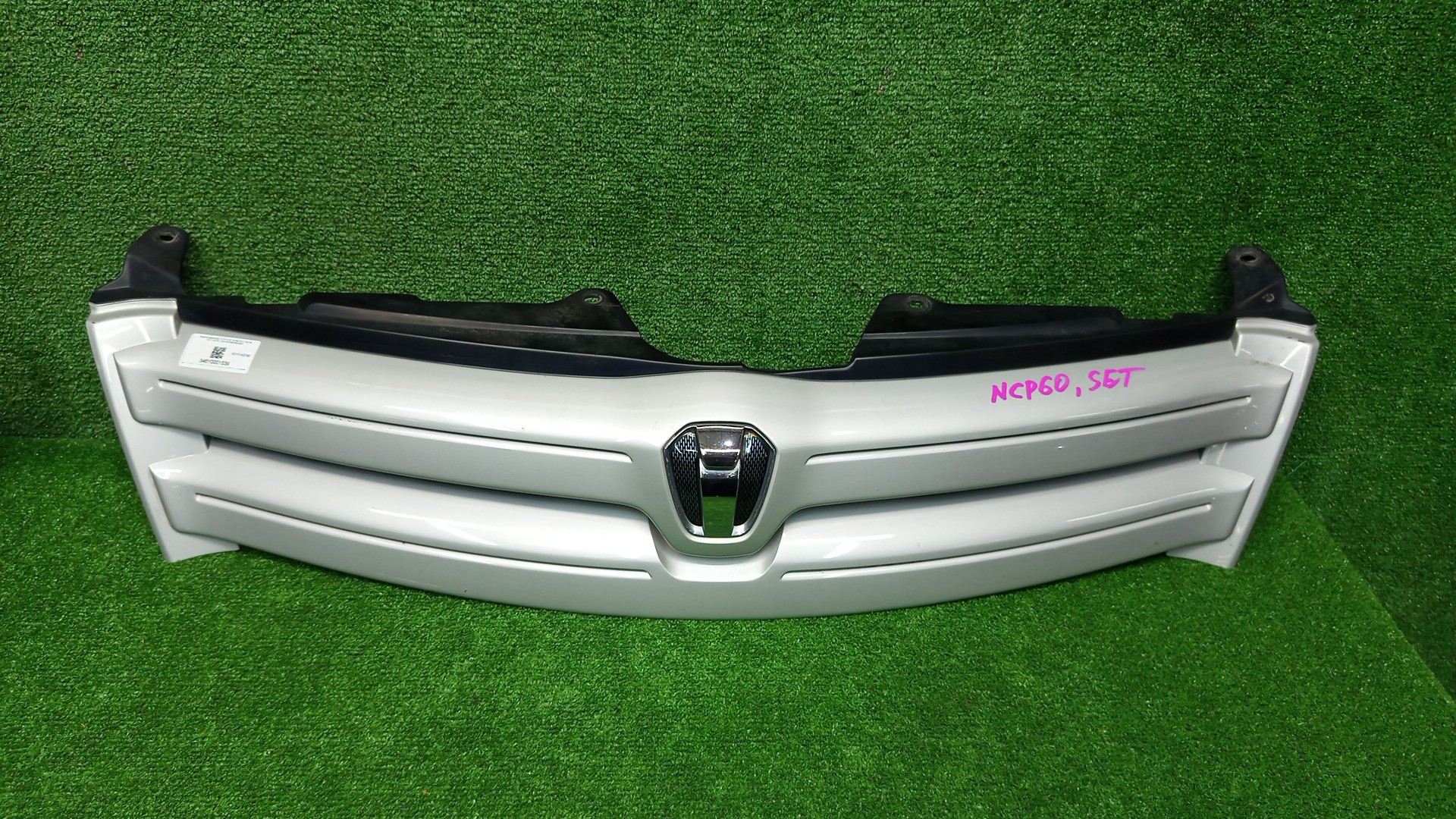 Решетка радиатора TOYOTA IST NCP60, NCP65, NCP61 53111-52190 1 ракурс