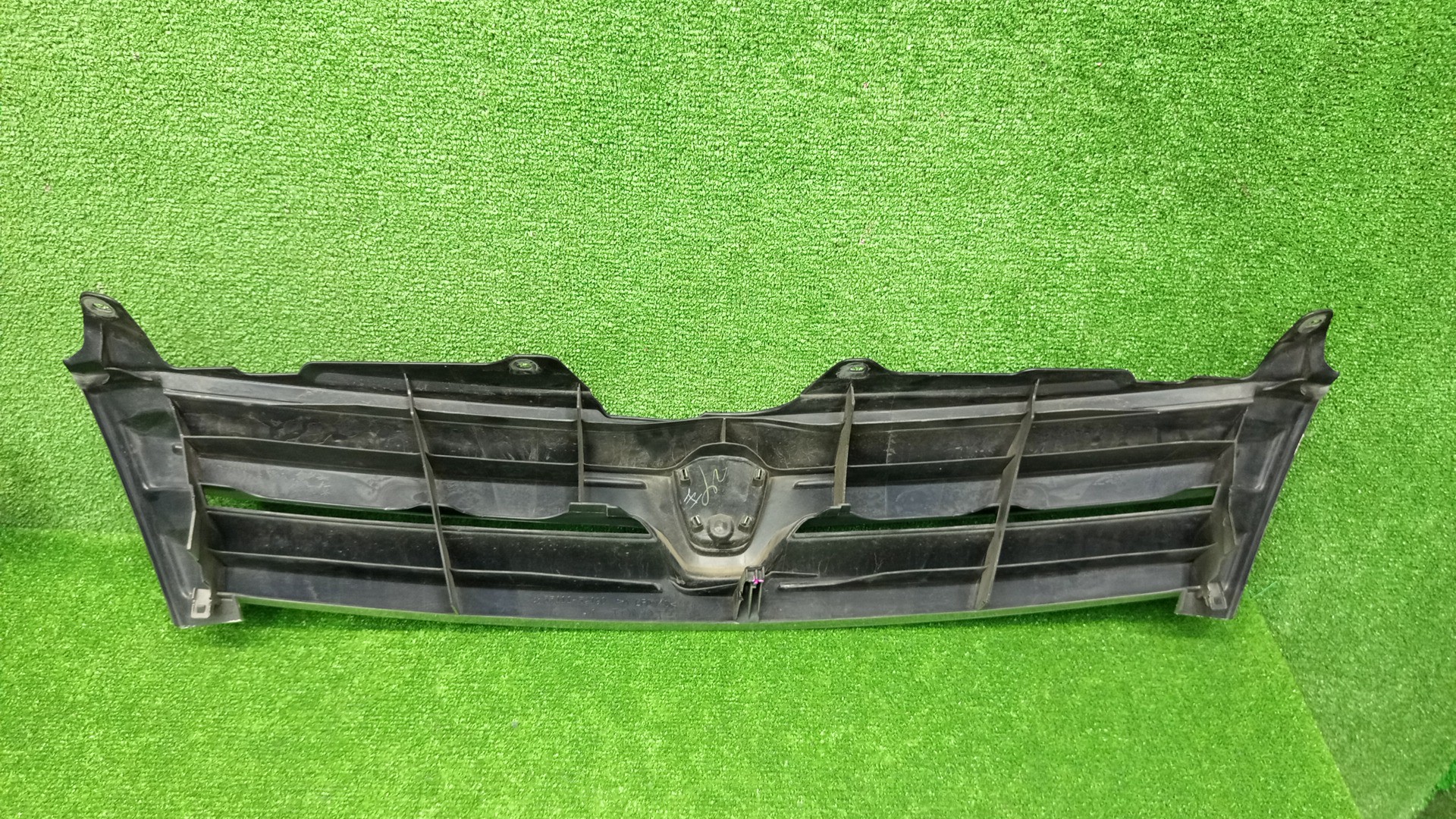 Решетка радиатора TOYOTA IST NCP60, NCP65, NCP61 53111-52190 2 ракурс