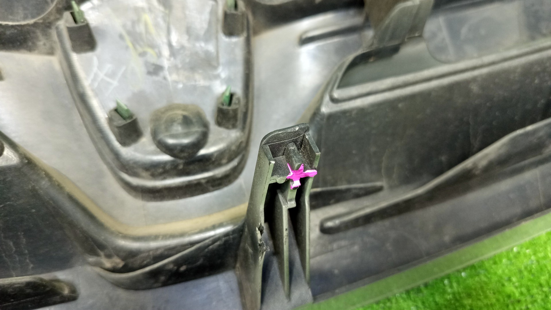 Решетка радиатора TOYOTA IST NCP60, NCP65, NCP61 53111-52190 4 ракурс