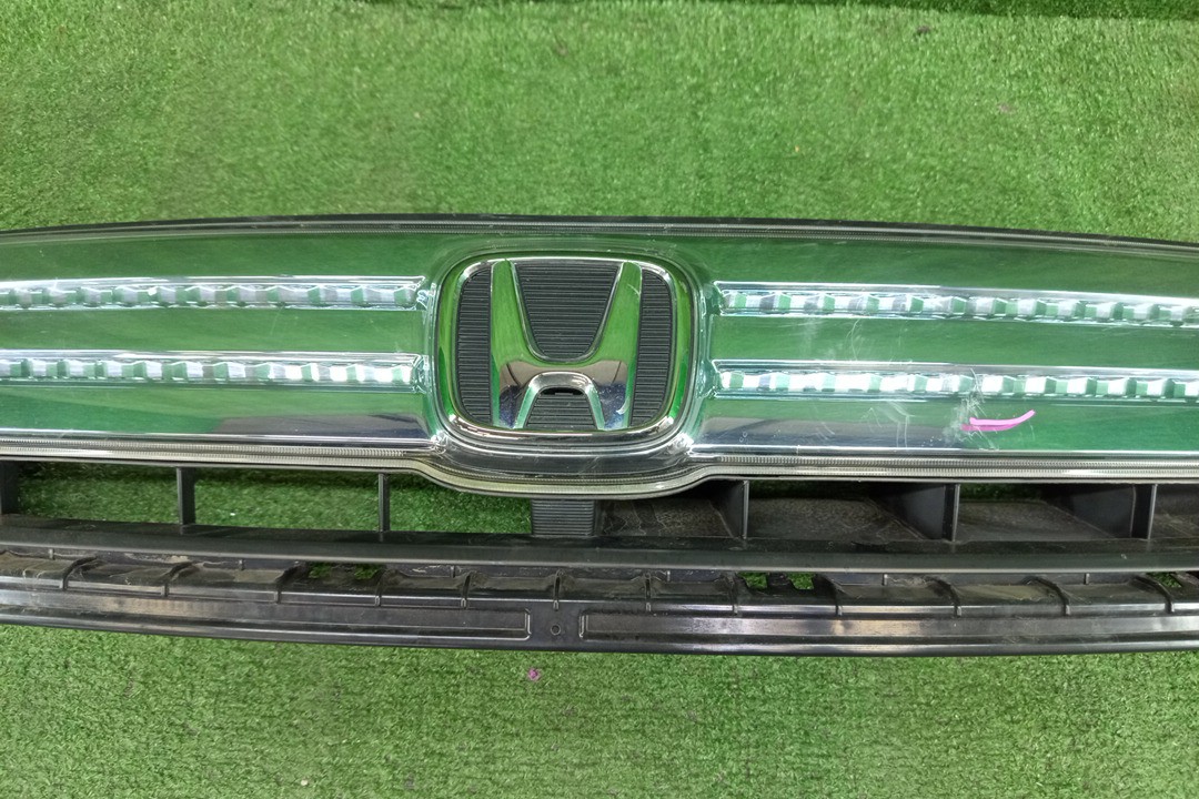 Решетка радиатора HONDA FREED SPIKE GP3 71121-SWZ-003 3 ракурс