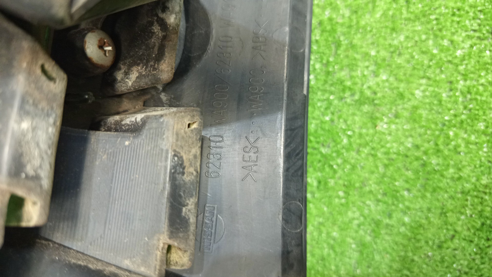 Решетка радиатора NISSAN AVENIR, EXPERT W11, PNW11, PW11, RW11, VW11, VNW11 62310-WA900 3 ракурс