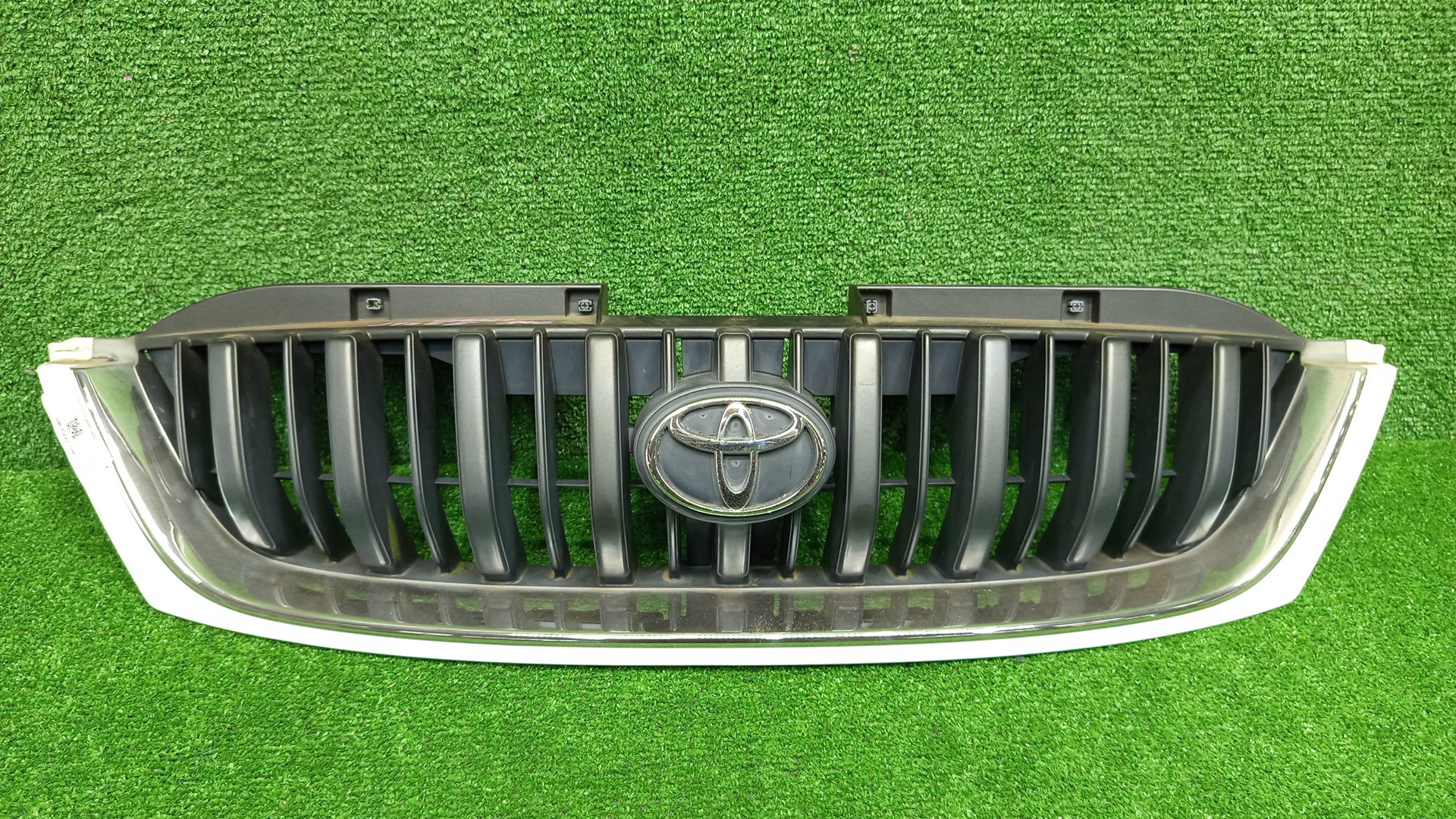 Решетка радиатора TOYOTA CAMI J100E, J102E, J122E 53111-87419 1 ракурс Решетка радиатора TOYOTA CAMI J100E, J102E, J122E 53111-87419 1 ракурс