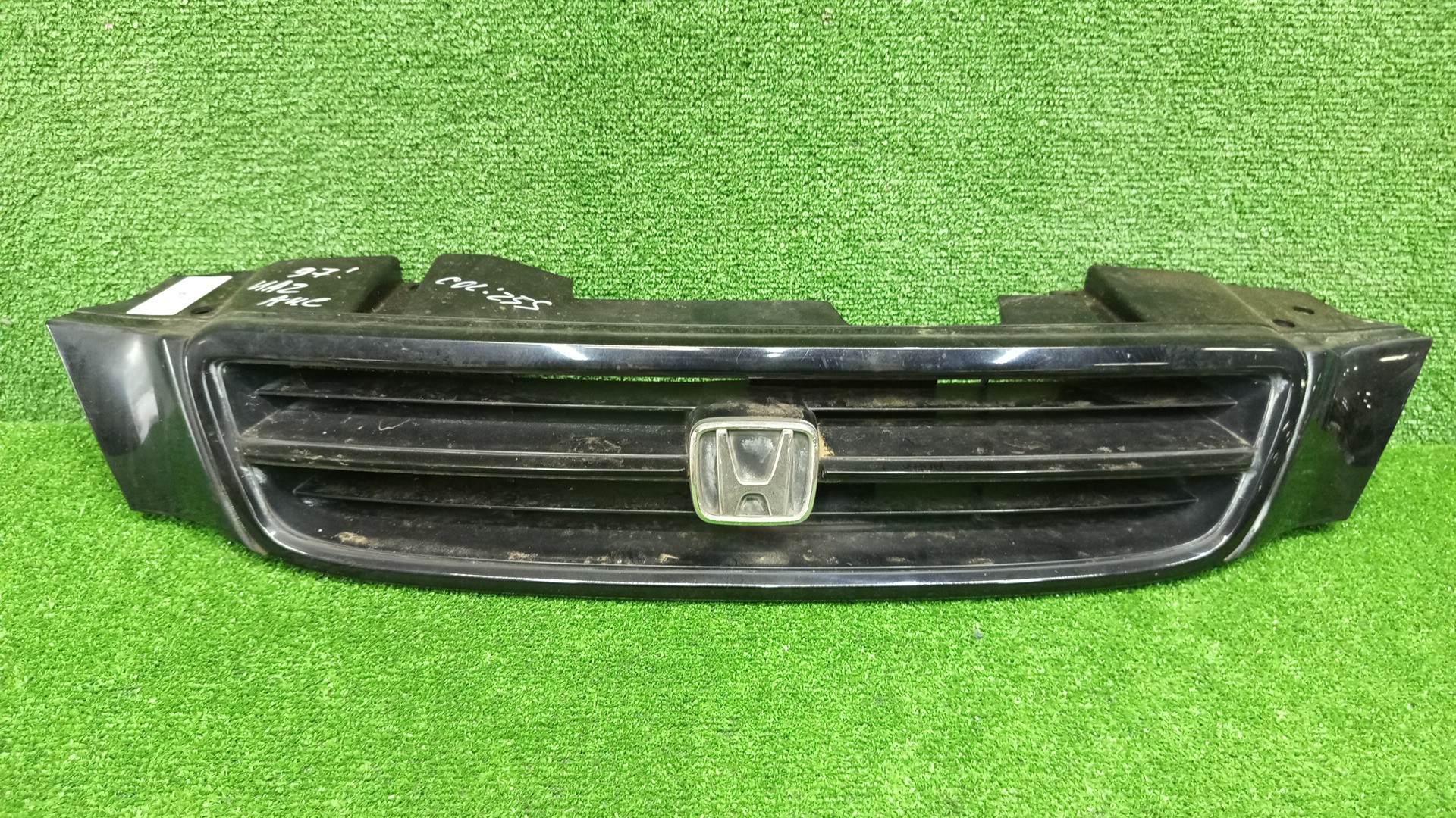Решетка радиатора HONDA INSPIRE, SABER UA1, UA2 75101-SW6-0030 1 ракурс