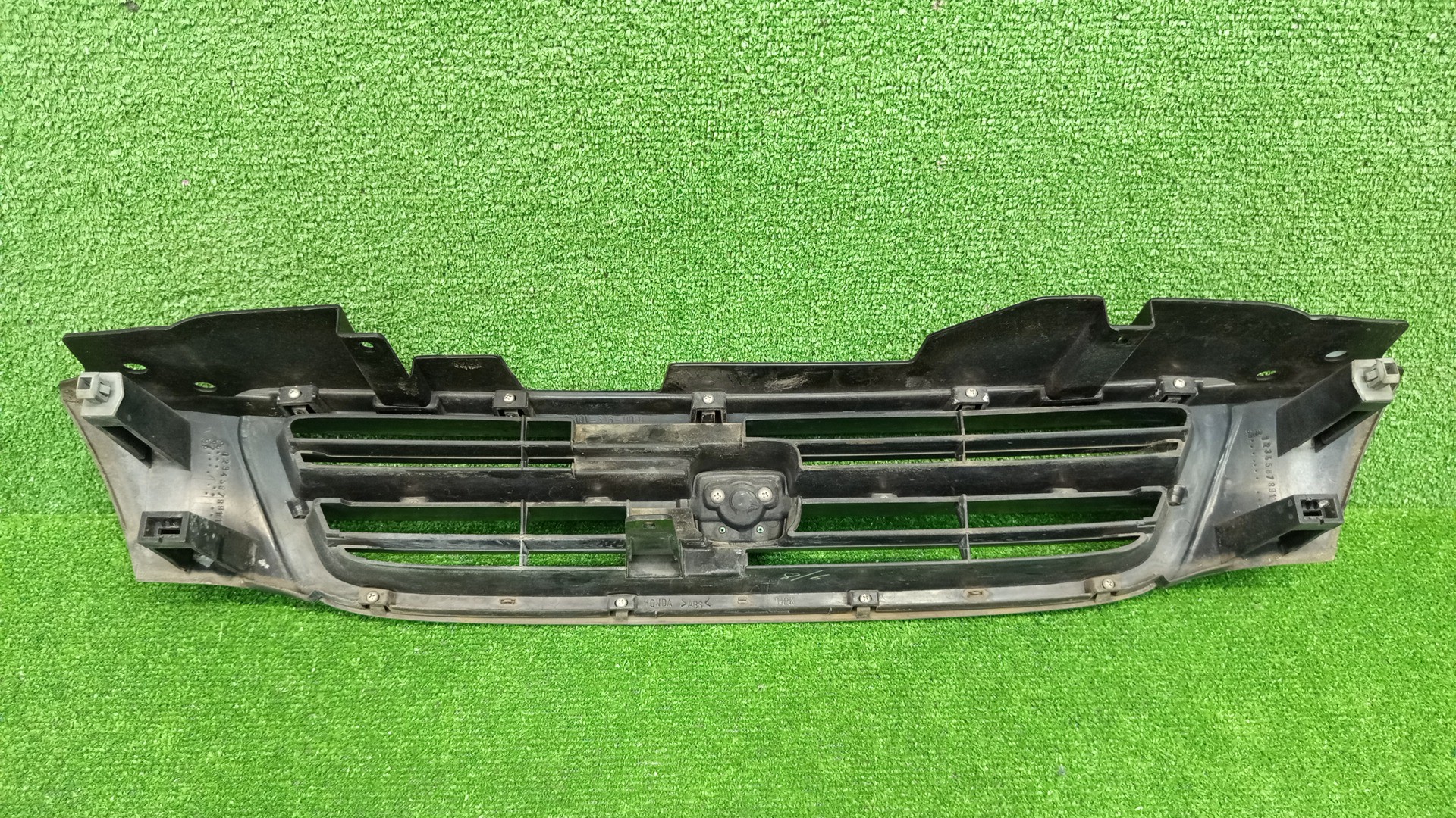 Решетка радиатора HONDA INSPIRE, SABER UA1, UA2 75101-SW6-0030 2 ракурс