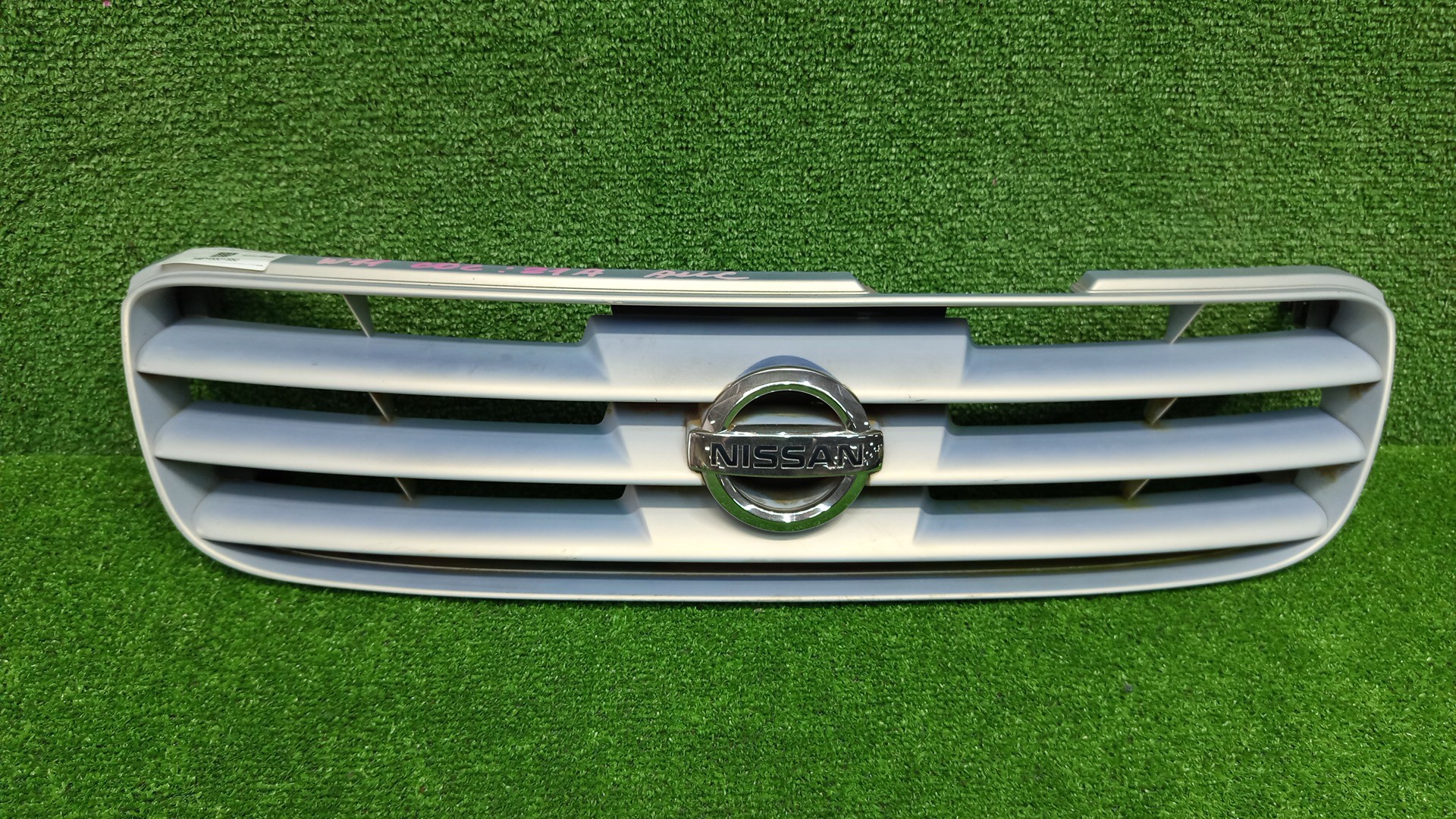 Решетка радиатора NISSAN AVENIR, EXPERT W11, PNW11, PW11, RW11, VW11, VNW11 62310-WA900 1 ракурс