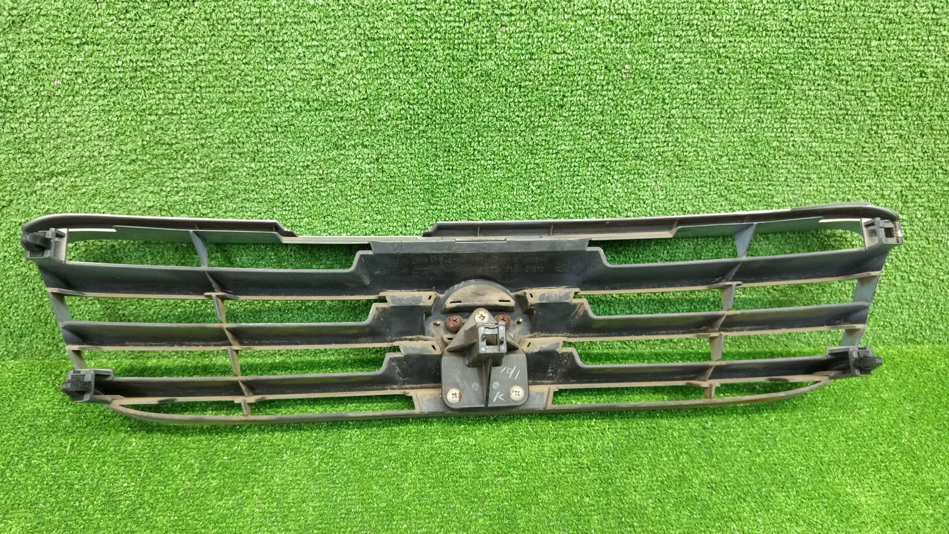 Решетка радиатора NISSAN AVENIR, EXPERT W11, PNW11, PW11, RW11, VW11, VNW11 62310-WA900 2 ракурс