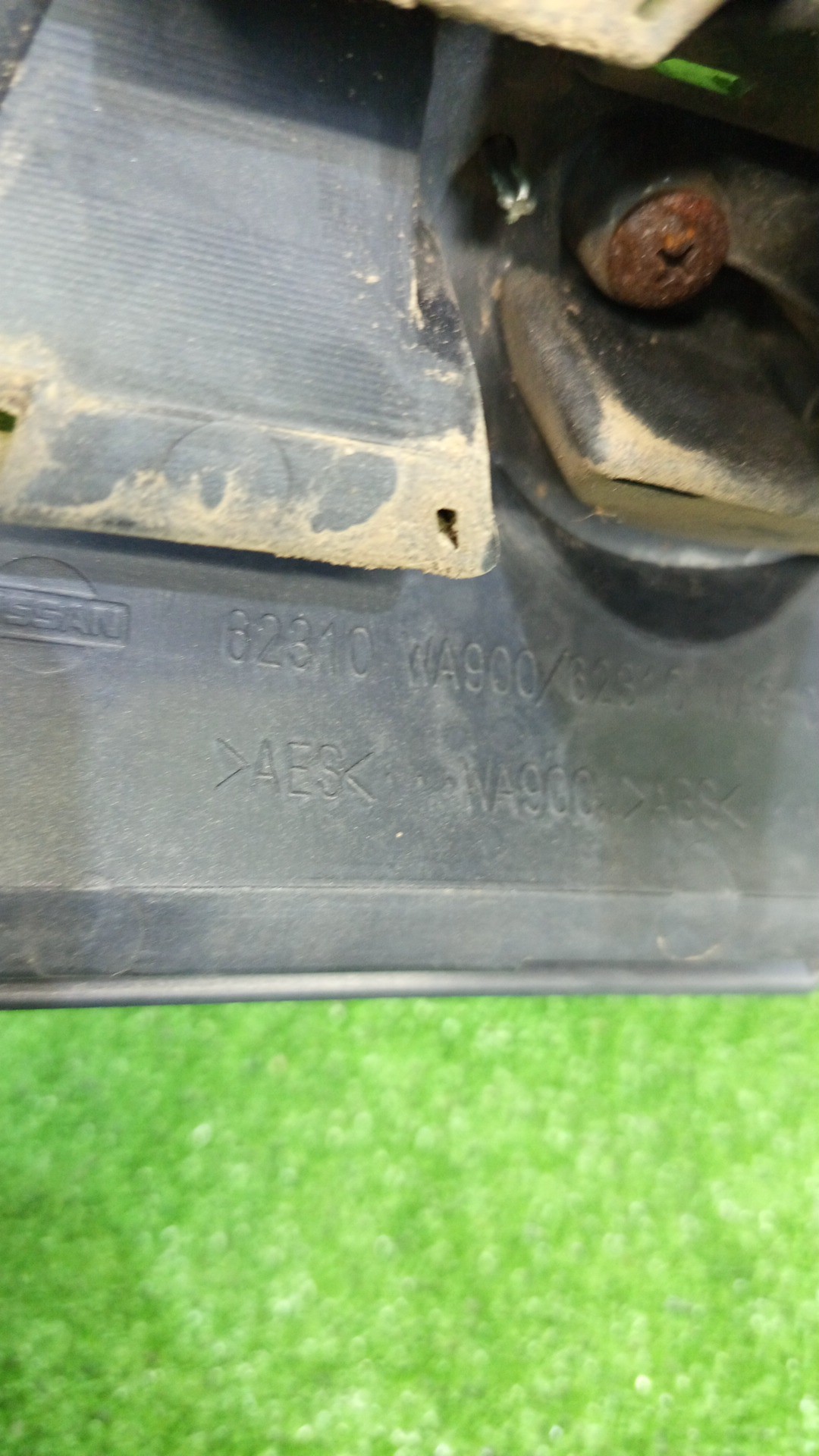 Решетка радиатора NISSAN AVENIR, EXPERT W11, PNW11, PW11, RW11, VW11, VNW11 62310-WA900 3 ракурс