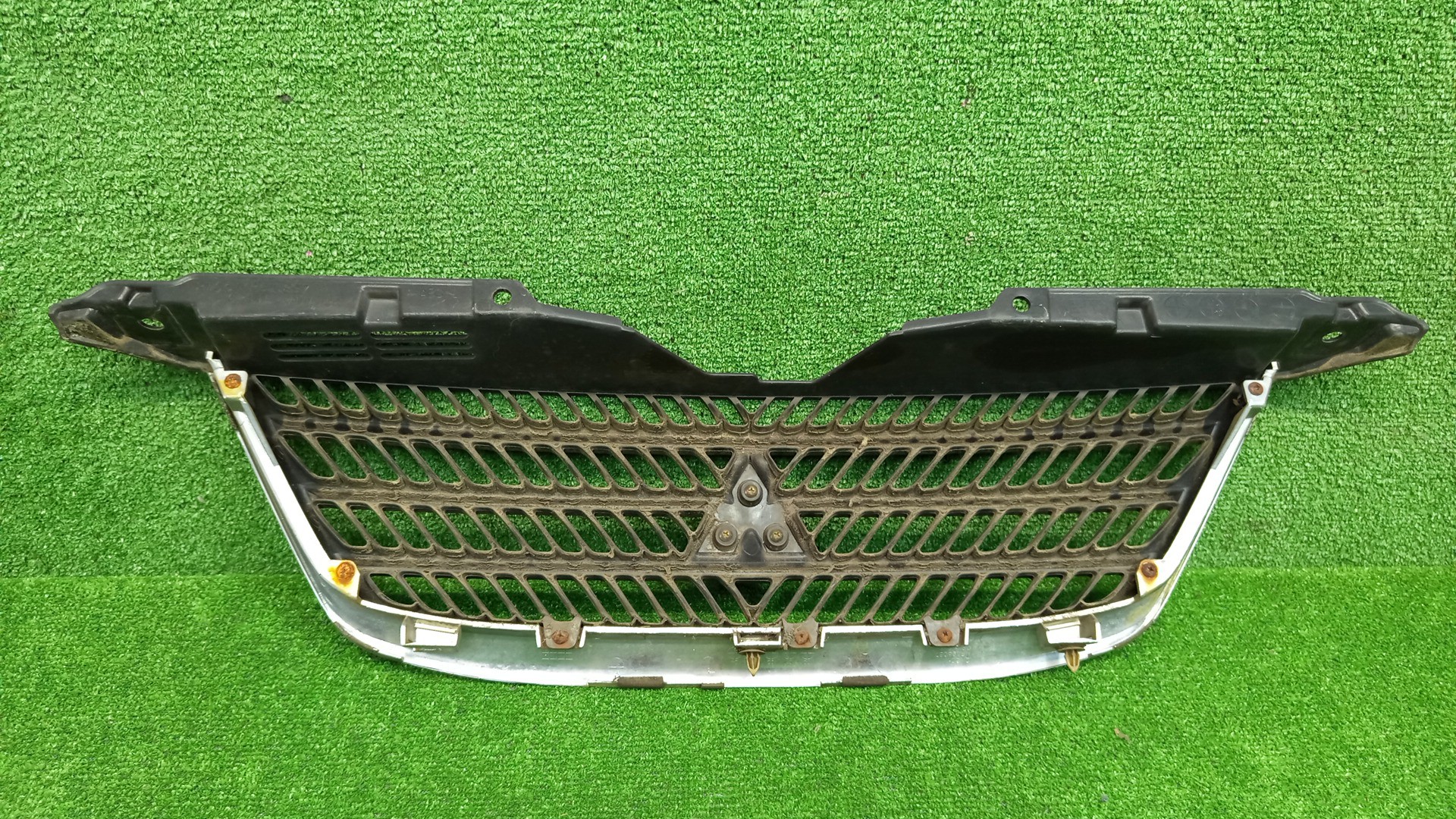Решетка радиатора MITSUBISHI AIRTREK CU2W, CU4W MR598087 2 ракурс
