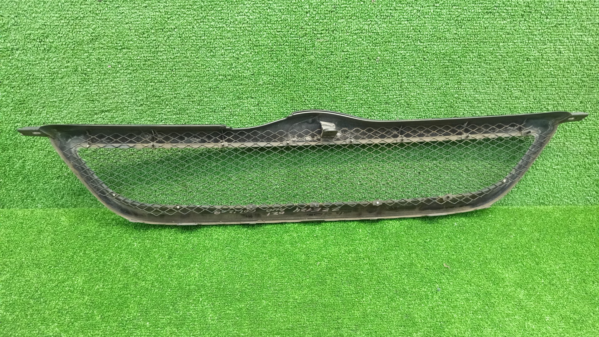 Решетка радиатора TOYOTA COROLLA FIELDER ZZE124G 53101-X3501 2 ракурс
