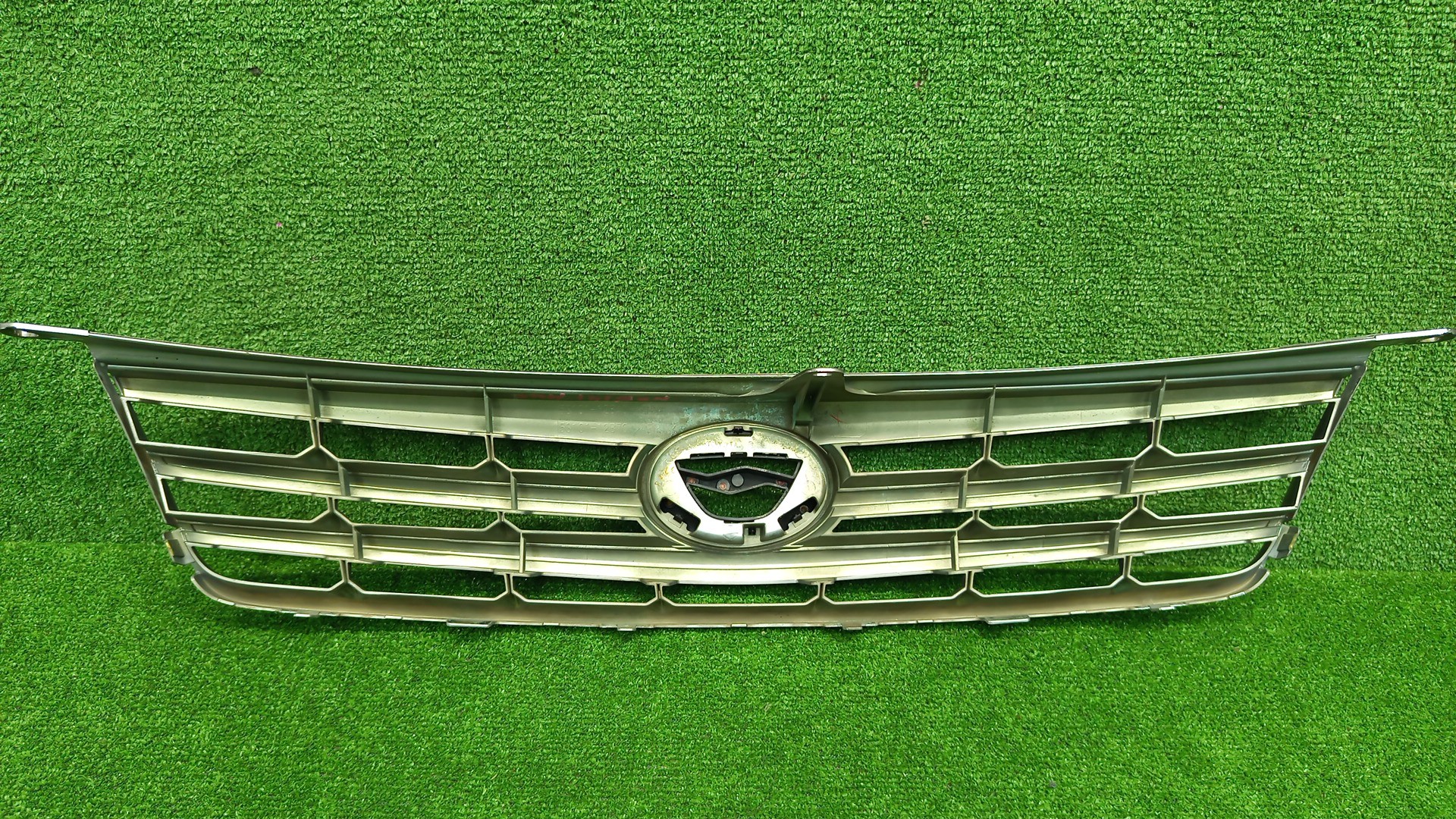 Решетка радиатора TOYOTA COROLLA  AXIO NZE141 53101-12B40 2 ракурс