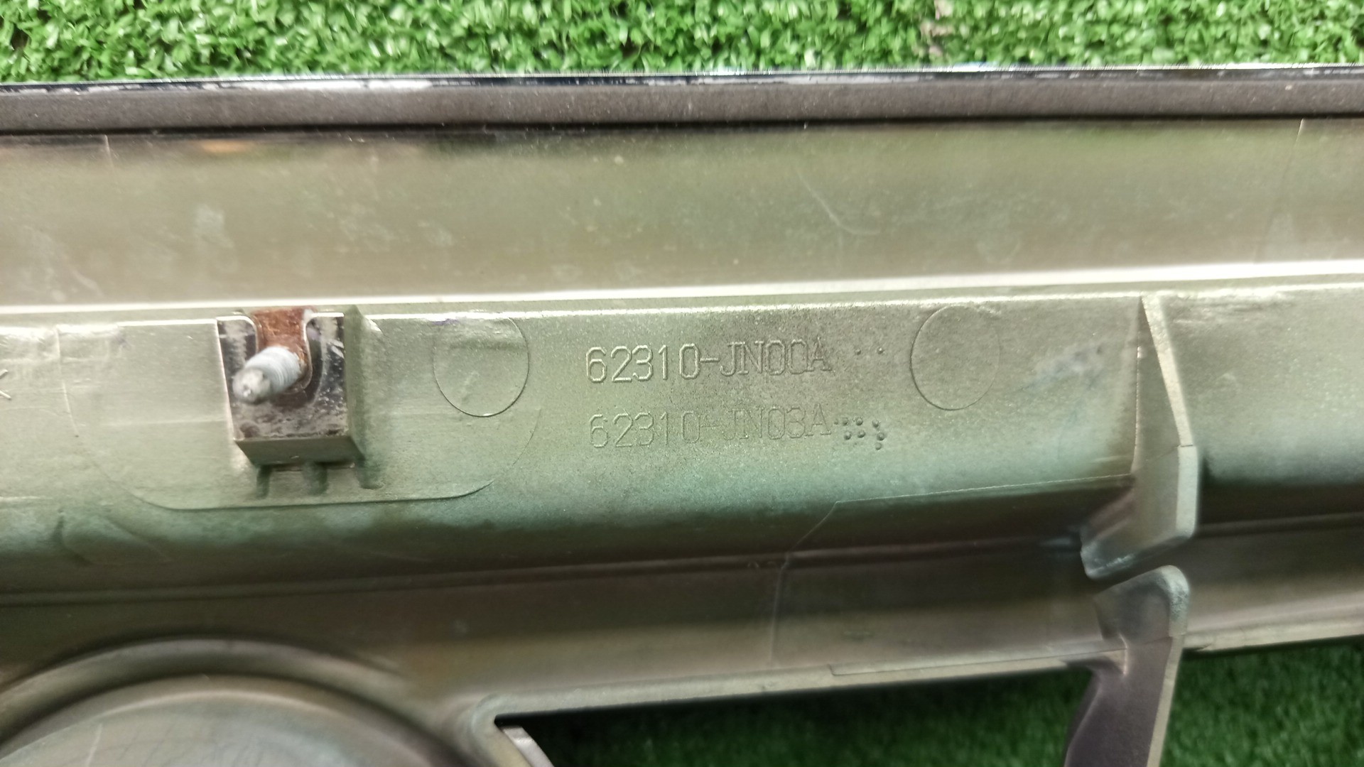Решетка радиатора NISSAN TEANA J32 62310JN00A 3 ракурс