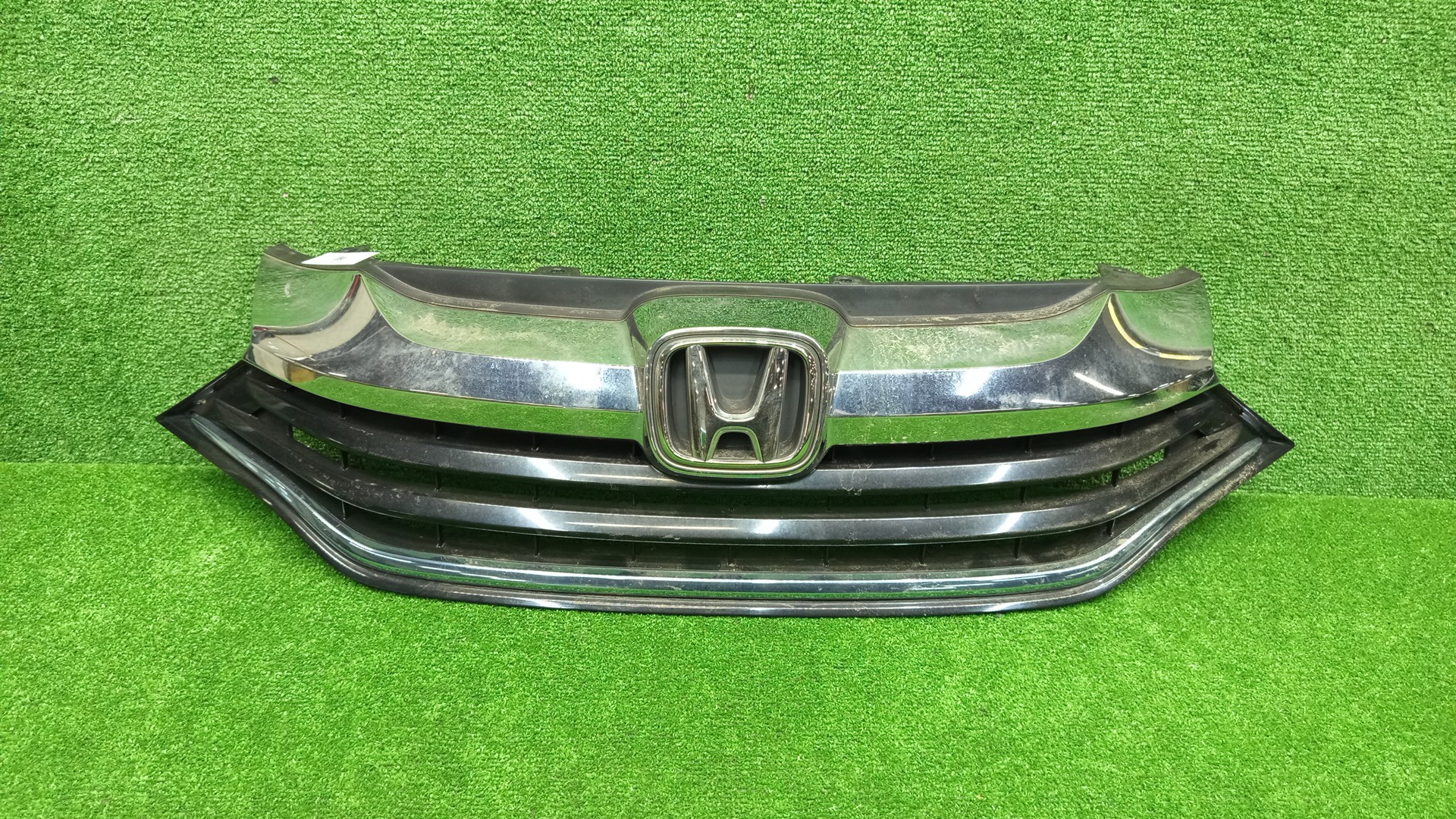 Решетка радиатора HONDA SHUTTLE GP7, GP8, GK8, GK9 71121-TD4-J01 1 ракурс