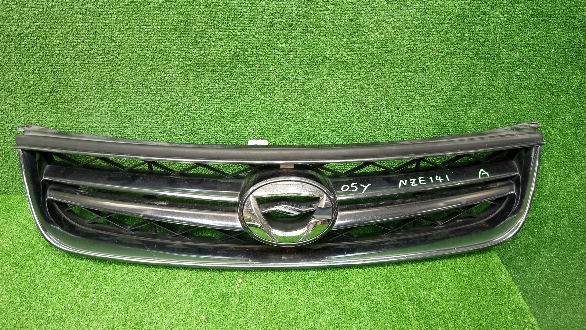 Решетка радиатора TOYOTA COROLLA FIELDER NZE141G 53101-13210 1 ракурс