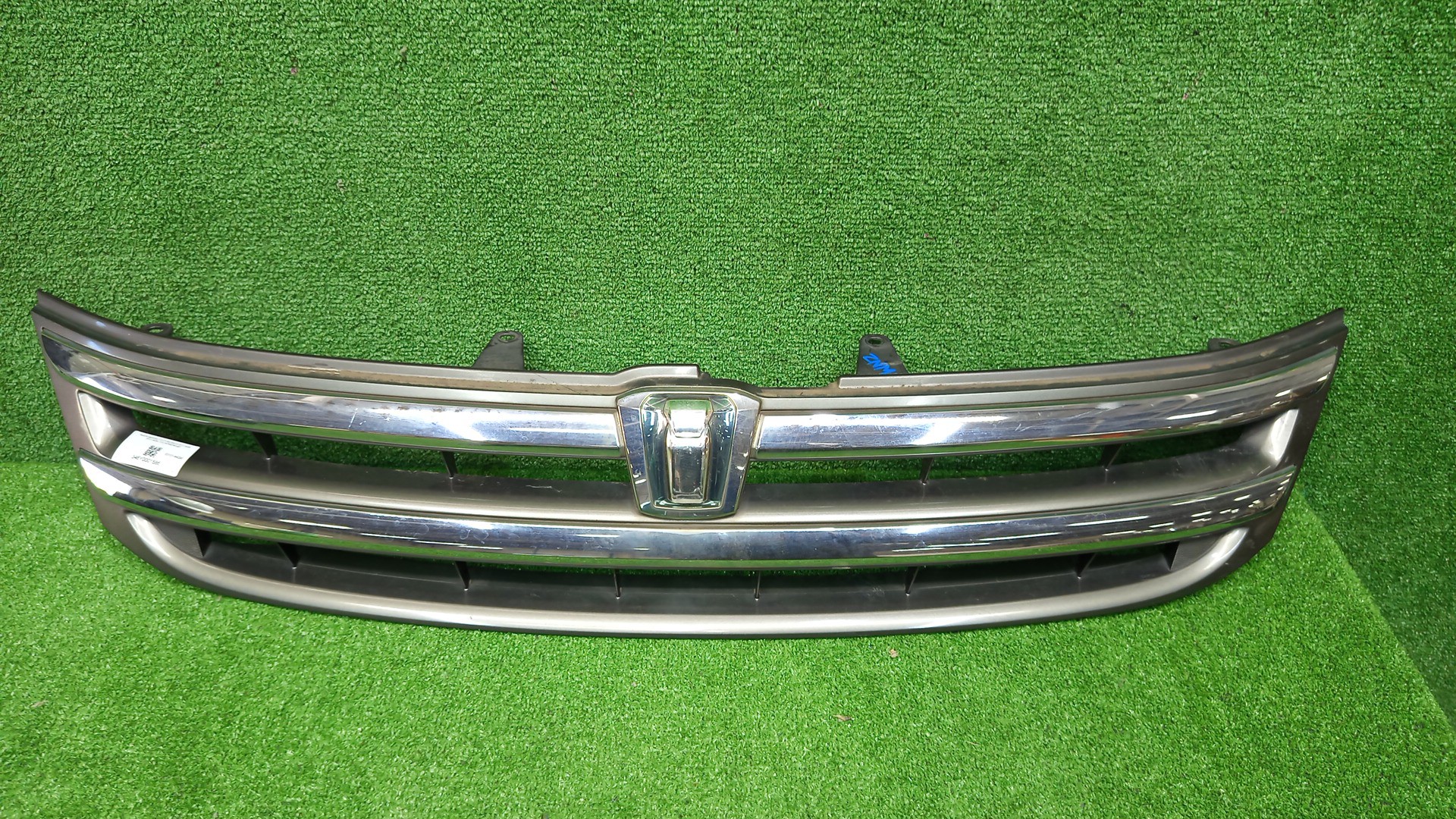 Решетка радиатора TOYOTA ISIS ZNM10, ZNM10W, ANM10, ANM10W, ANM15, ANM15W, ZGM10, ZGM10W, ZGM11, ZGM11W, ZGM15, ZGM15W, ANM10G, ZGM10G, ANM15G, ZNM10G, ZGM11G, ZGM15G 53101-44290 1 ракурс