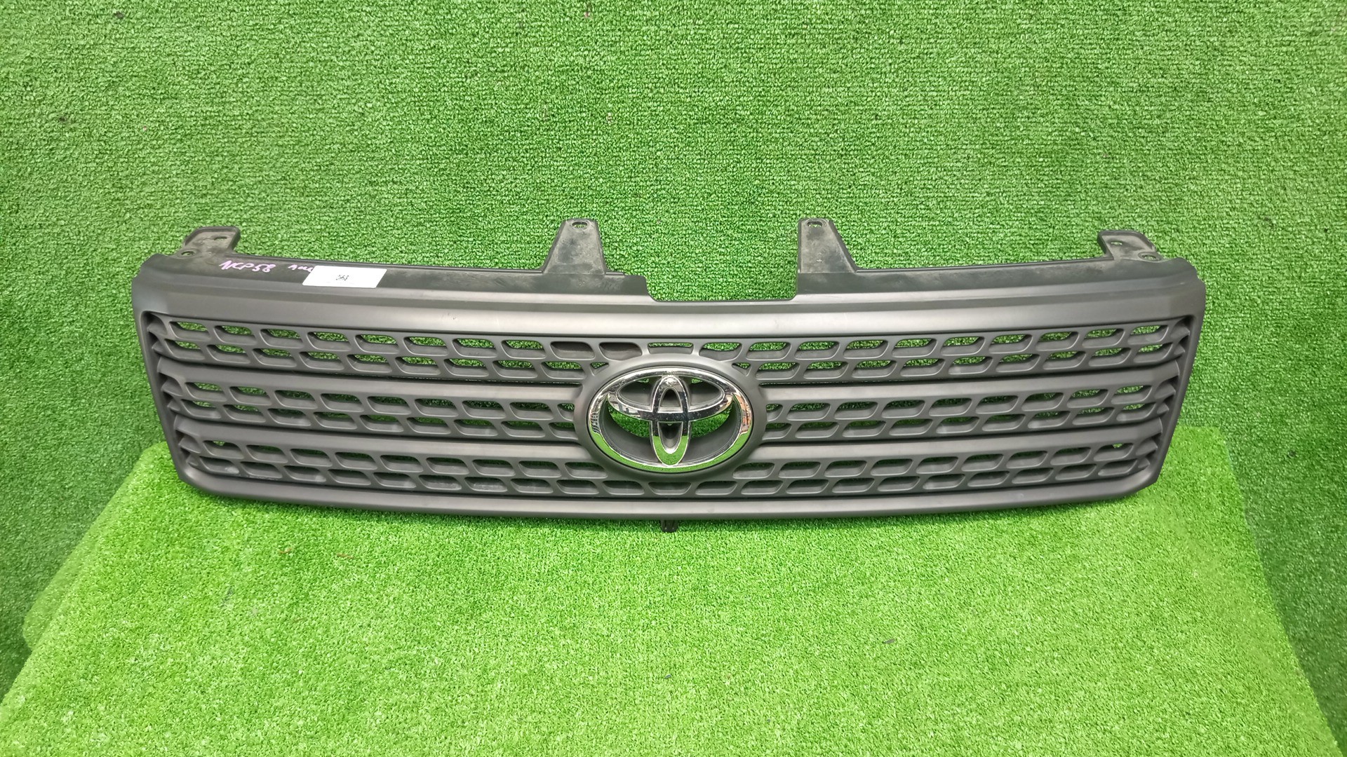 Решетка радиатора TOYOTA PROBOX NCP51V, NCP58G, NCP55V, NCP50V, NCP59G, NLP51 53111-52170 1 ракурс