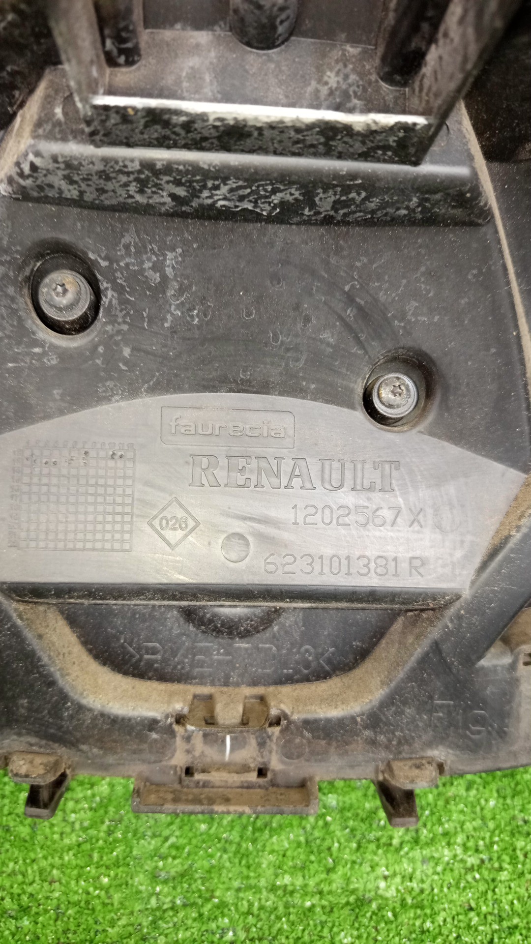 Решетка радиатора RENAULT KANGOO KW0 2 ракурс