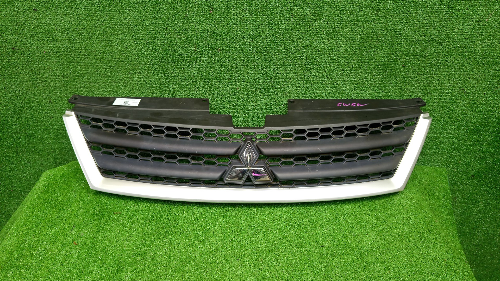 Решетка радиатора MITSUBISHI OUTLANDER CW4W, CW6W, CW5W 7450A035 1 ракурс Решетка радиатора MITSUBISHI OUTLANDER CW4W, CW6W, CW5W 7450A035 1 ракурс
