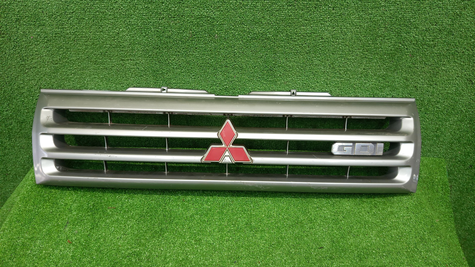 Решетка радиатора MITSUBISHI PAJERO IO H76W, H66W, H67W, H77W MR339275 1 ракурс Решетка радиатора MITSUBISHI PAJERO IO H76W, H66W, H67W, H77W MR339275 1 ракурс