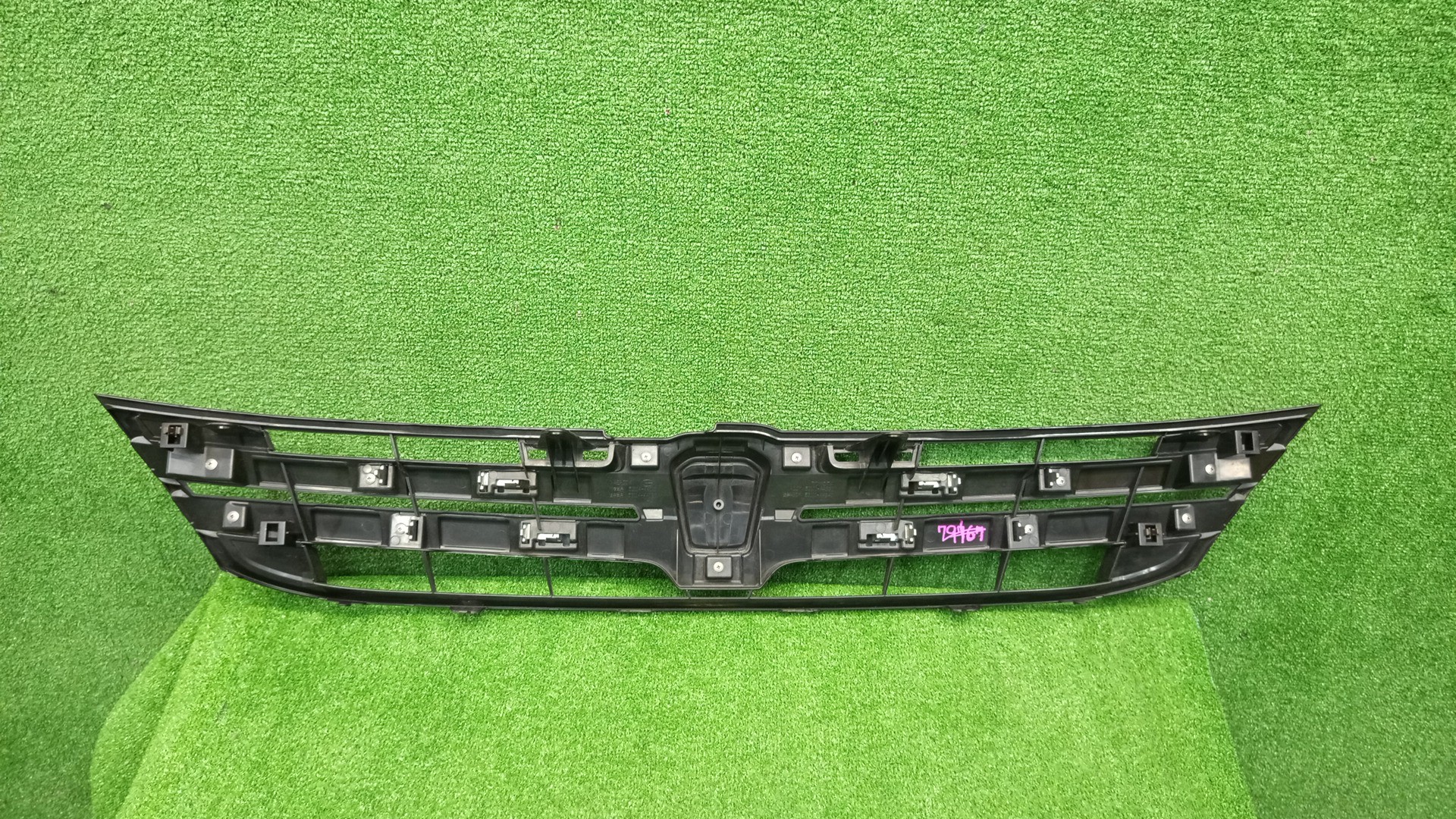 Решетка радиатора TOYOTA ISIS ZNM10, ZNM10W, ANM10, ANM10W, ANM15, ANM15W, ZGM10, ZGM10W, ZGM11, ZGM11W, ZGM15, ZGM15W, ANM10G, ZGM10G, ANM15G, ZNM10G, ZGM11G, ZGM15G 53101-44330 2 ракурс