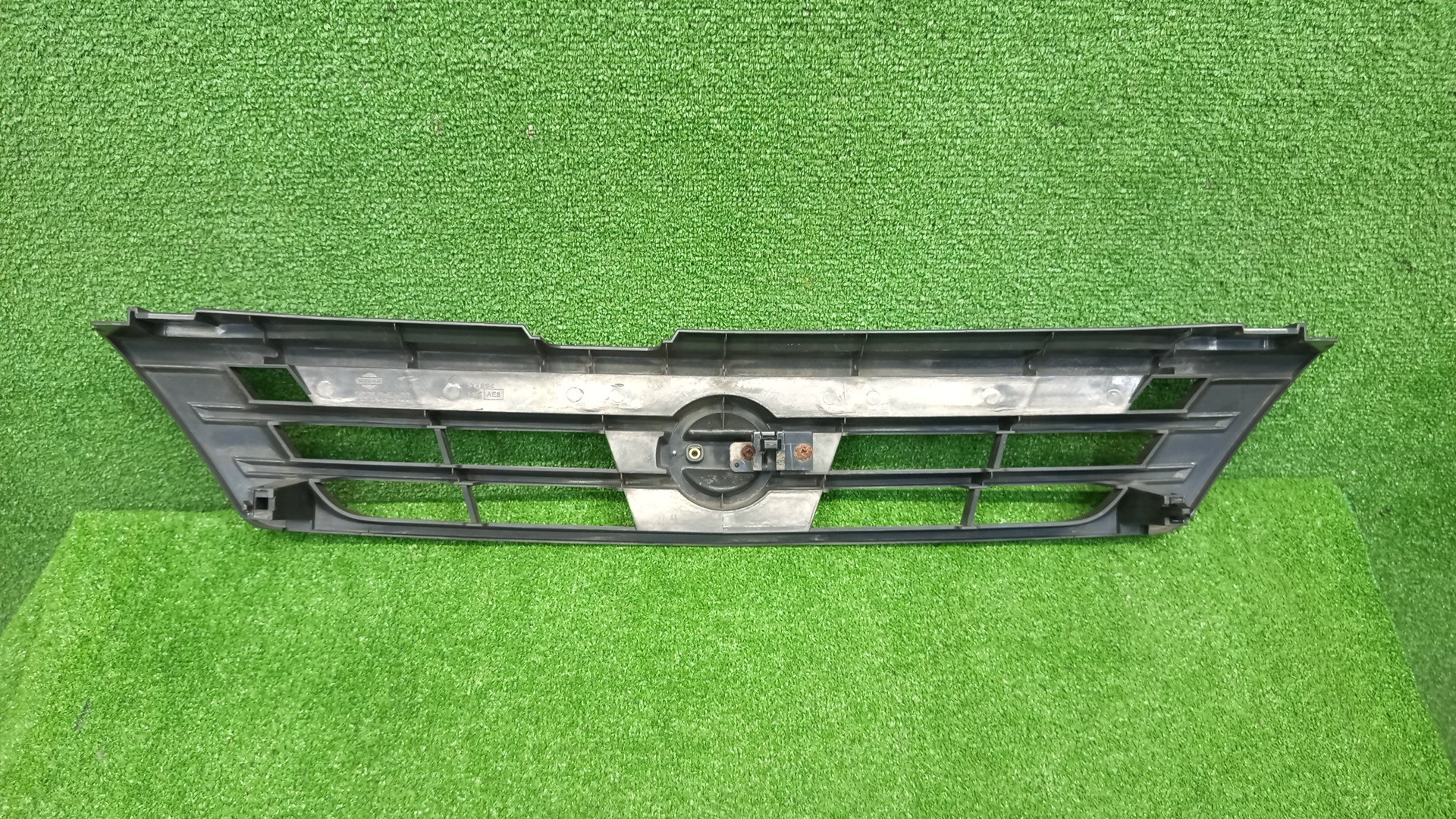 Решетка радиатора NISSAN AD Y11 62310-WE400 2 ракурс
